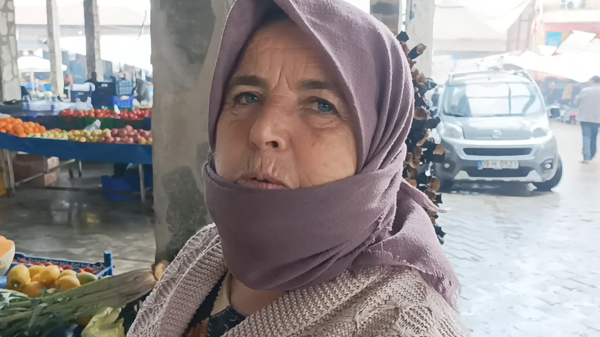 Aydınlı kadın pazarcı: "Geçim sıkıntısından yılı bile unuttuk"