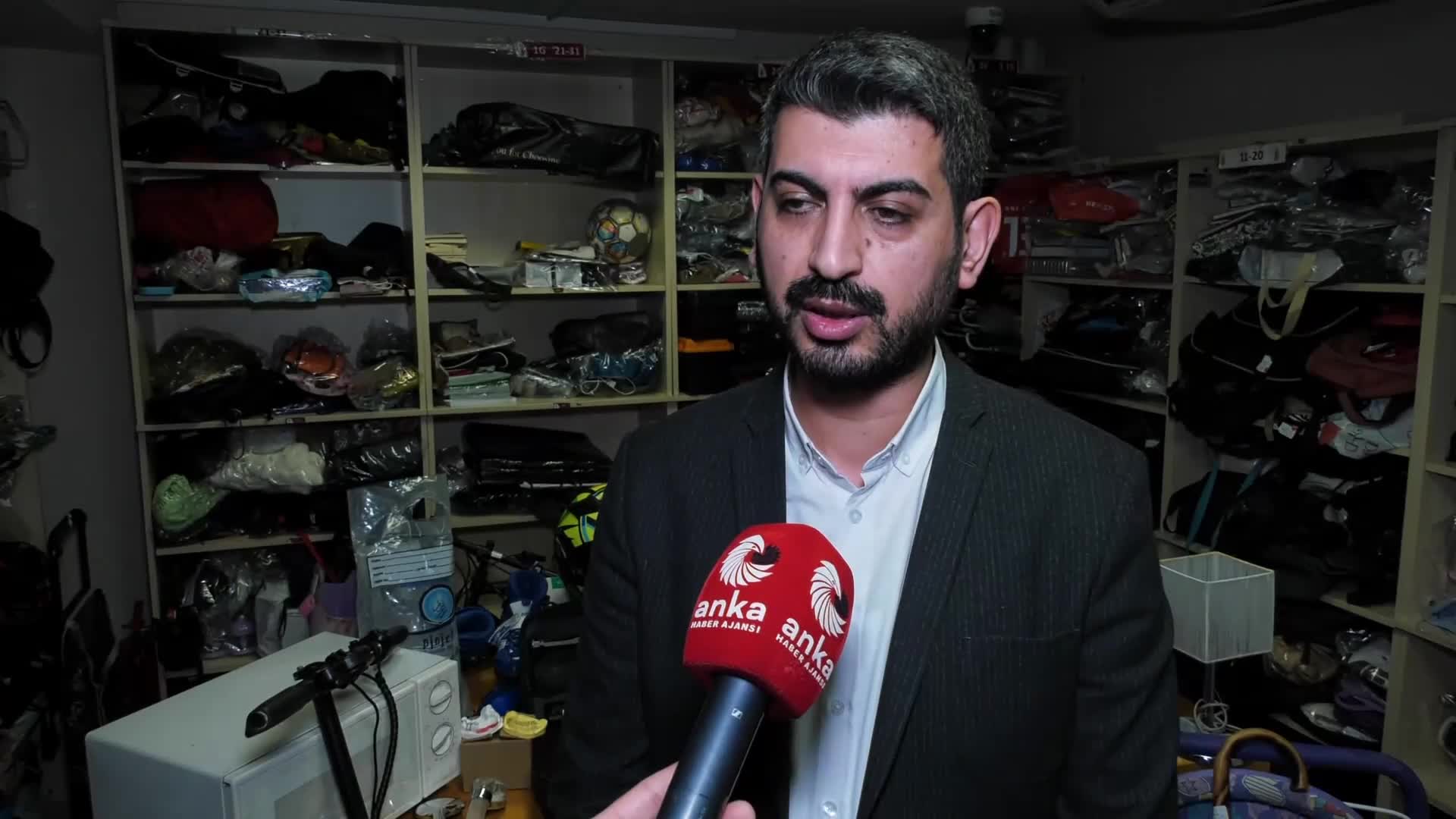 İstanbul'da toplu taşımada unutulan eşyalar sergilendi...