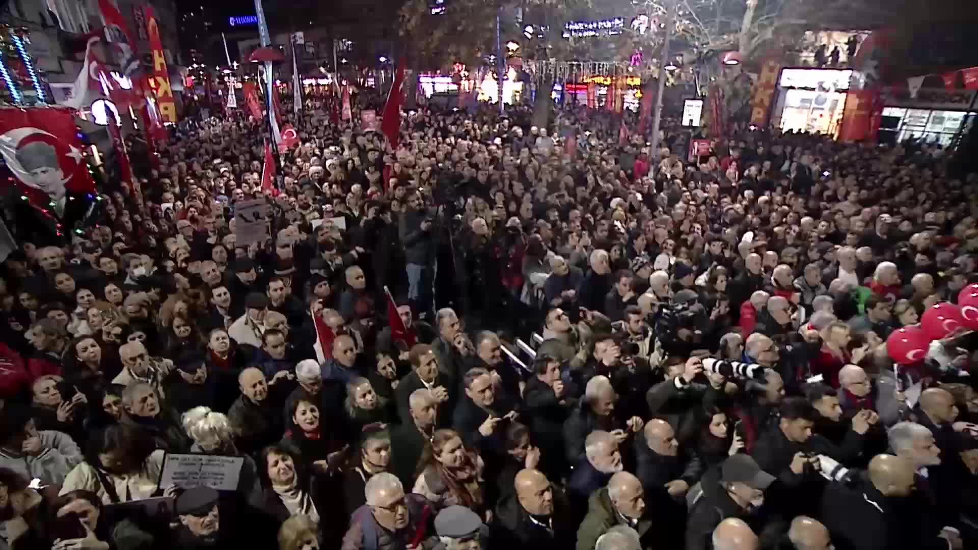 CHP’nin “Millet İradesine Sahip Çıkıyor” mitingi… Özgür Özel: "9 aydır söylemedik yalan bırakmadılar. İddianame çıkınca sus pus oldular"