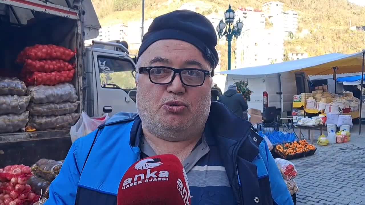 Artvin Borçka pazarı durgun, alan da satan da zor durumda