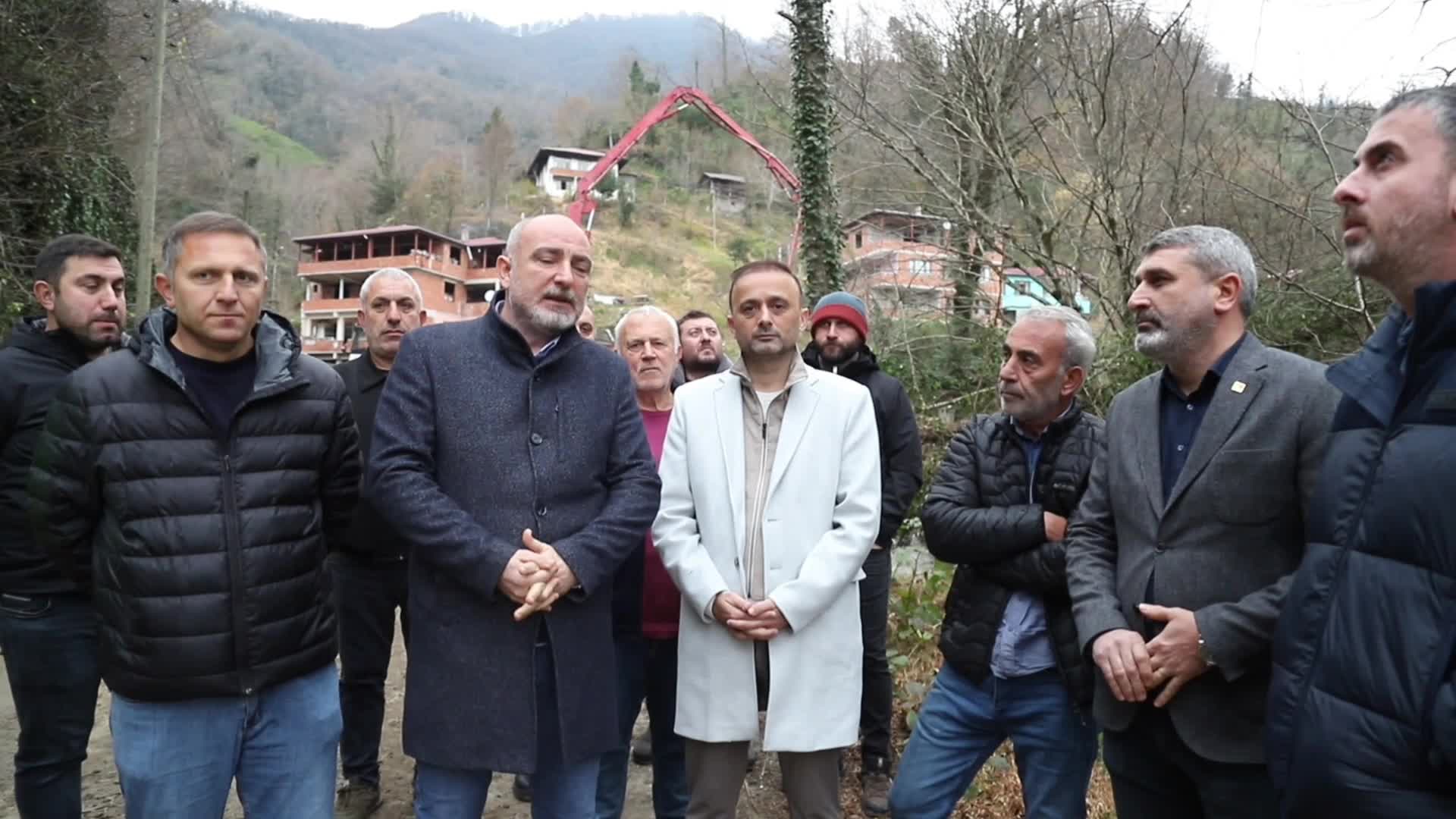 Hopa'da dere yatağı ıslahı sırasında taze beton suya karıştı, balık ölümleri gözlemlendi... Belediye Başkanı Cihan: Sürecin takipçisi olacağız