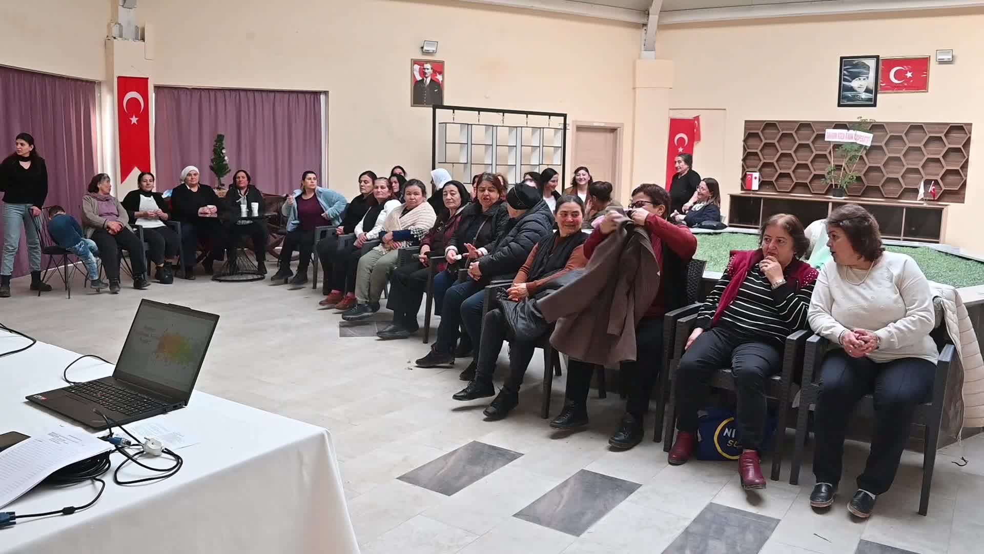 Yozgat'ta akademisyenler HPV konusunda farkındalık oluşturmak için sahaya indi