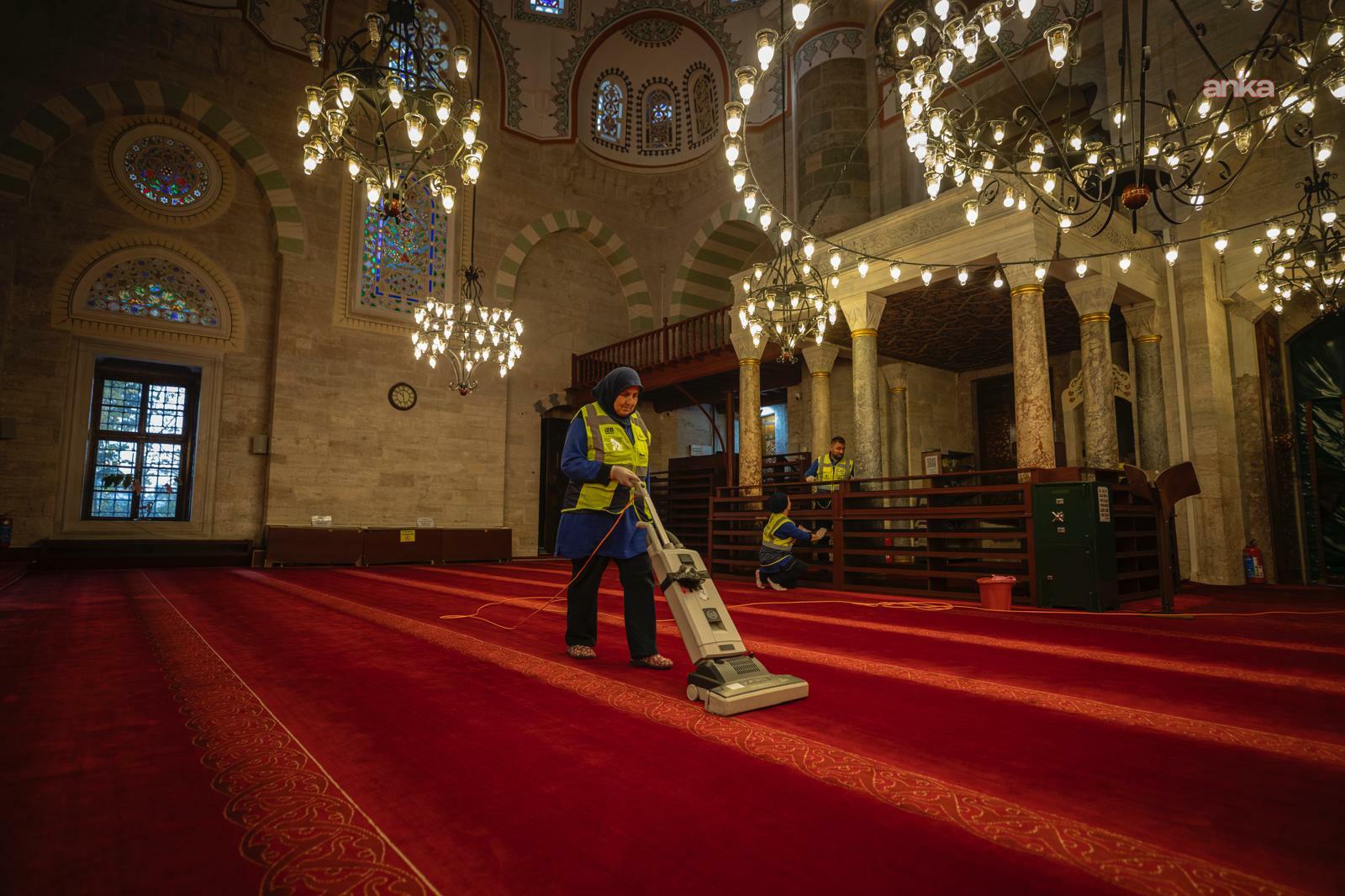İBB tarihi camileri üç aylar öncesi temizliyor: 44 camide bakım ve temizlik çalışması hızlandı