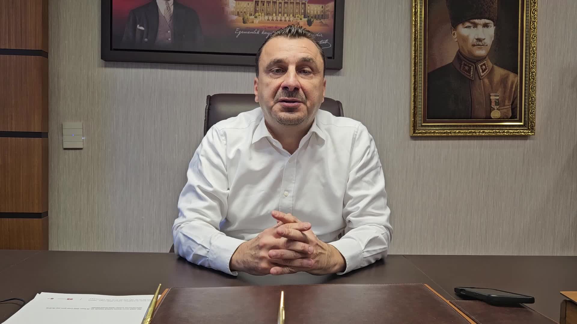 Bekir Başevirgen: "İktidar sıcak salonlarda pembe tablolar çizerken, mahalle aralarındaki dükkânlar birer birer kararıyor"