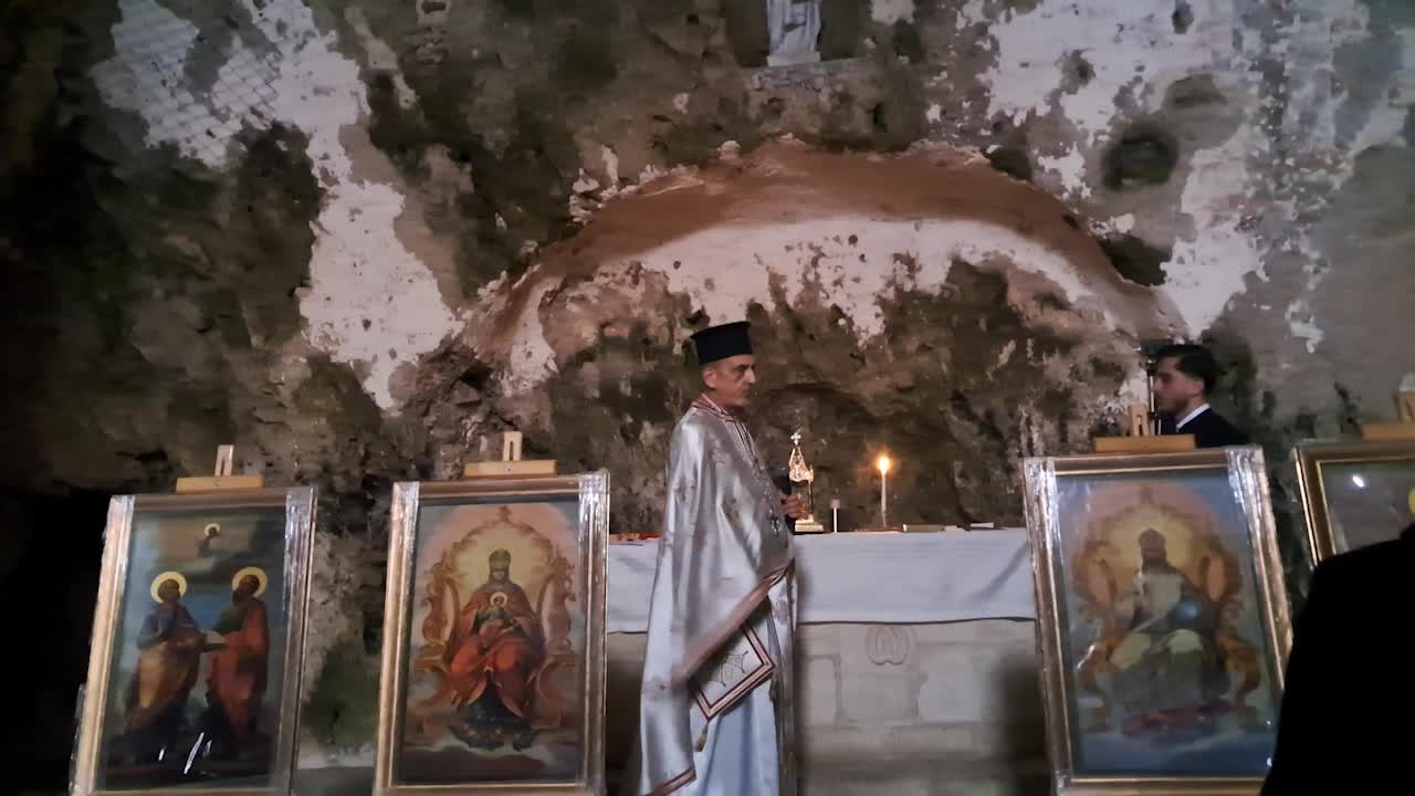 Hatay’da bulunan dünyanın ilk mağara kilisesi olan St. Pierre'de Noel ayini yapıldı