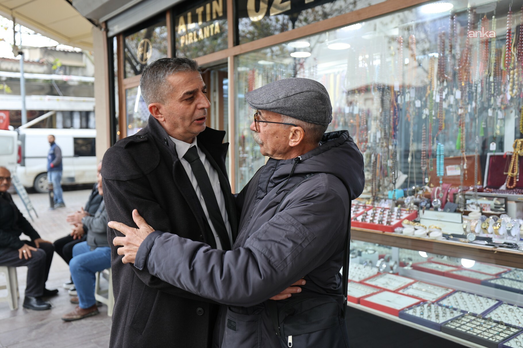 Şehzadeler Belediye Başkanı Şimşek'ten Çarşı ve Bedesten esnafına ziyaret