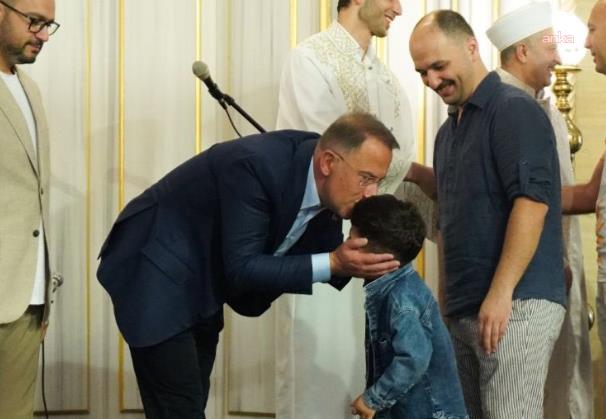 Murat Çalık'tan Regaip Kandili mesajı: Hiç şüphesiz beni burada, bunca haksızlık karşısında dimdik ayakta tutan şey dualarınız