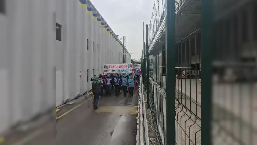 Bursa’daki Ototrim Panel Fabrikası’nda TİS eylemi: Biz hakkımızı istedik, onlar haklarımıza göz dikti