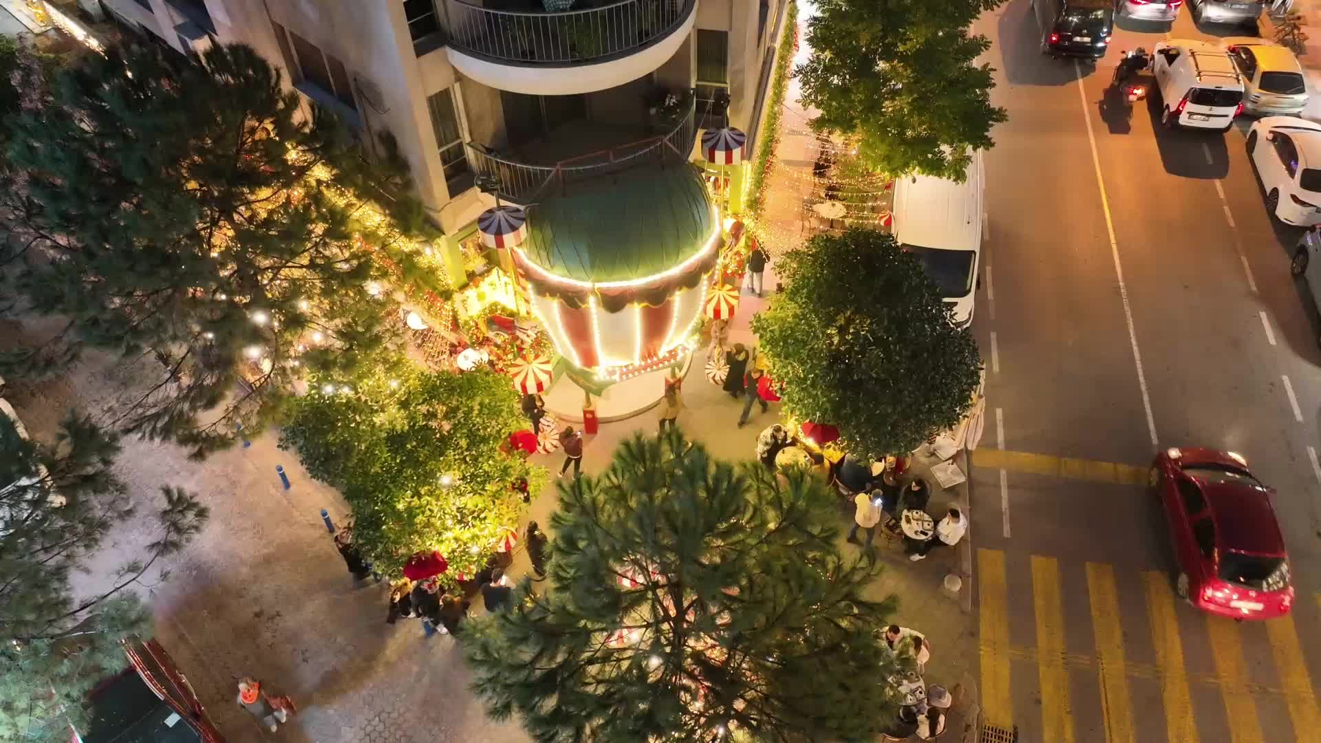 İzmir Kordon’da yılbaşı durgunluğu: Ekonomik kriz nedeniyle rezervasyonlar beklentilerin altında kaldı