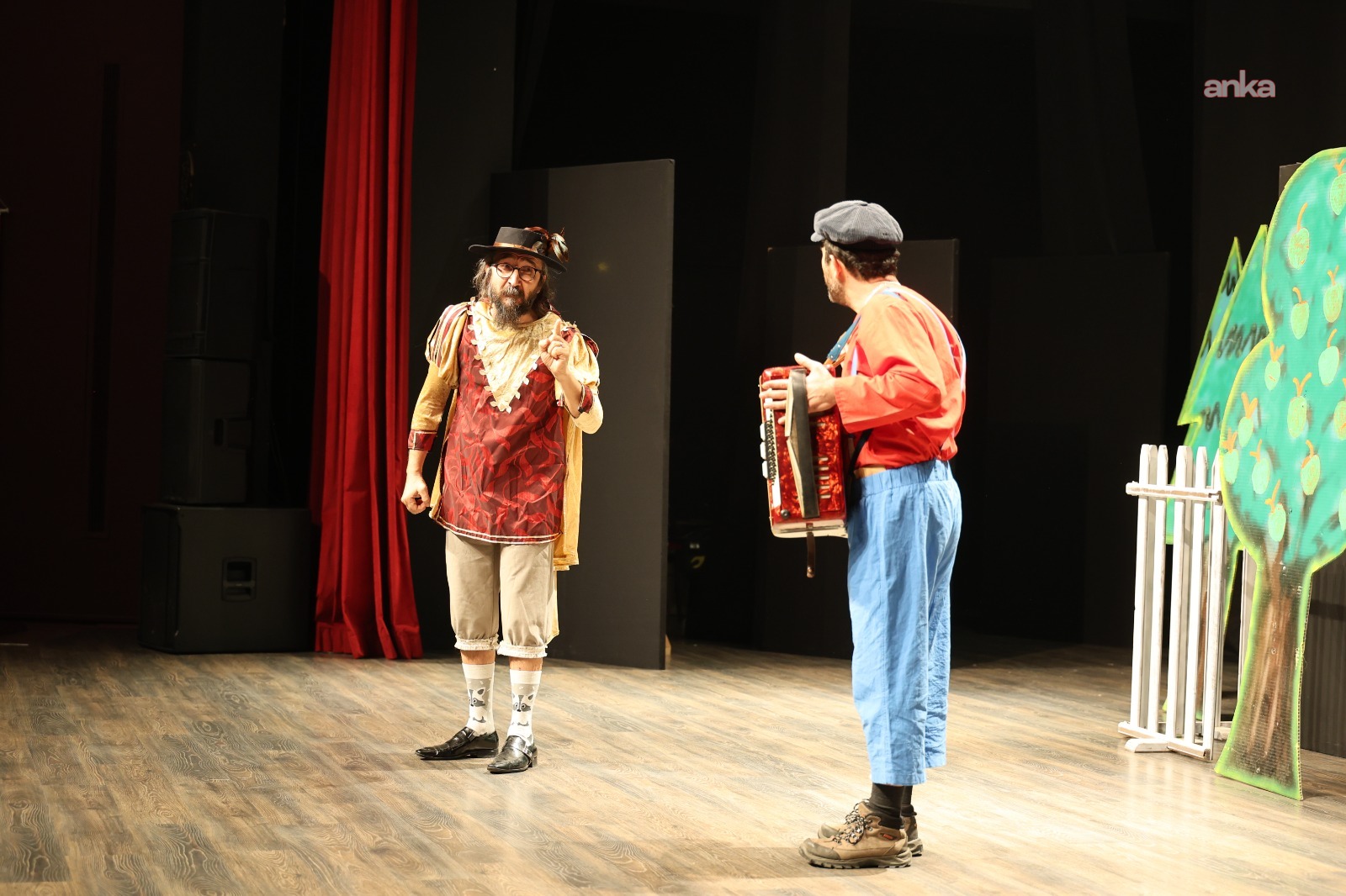 Aydın Büyükşehir Belediyesi Şehir Tiyatrosu, çocuklar için perdelerini açtı