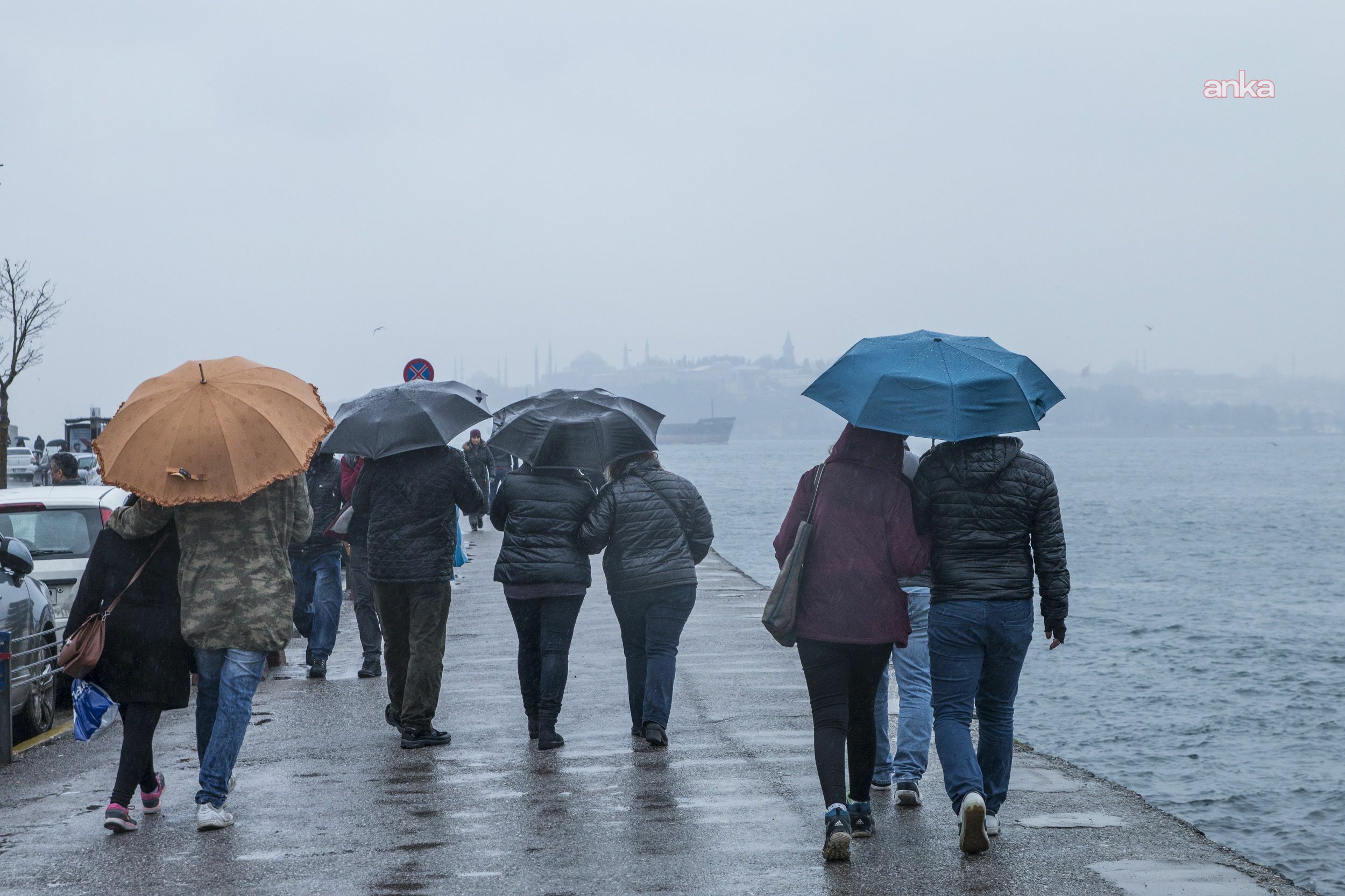 AKOM: İstanbul'da sıcaklık 0 dereceye kadar gerileyecek, yüksek kesimlerde karla karışık yağmur ve hafif kar görülebilecek
