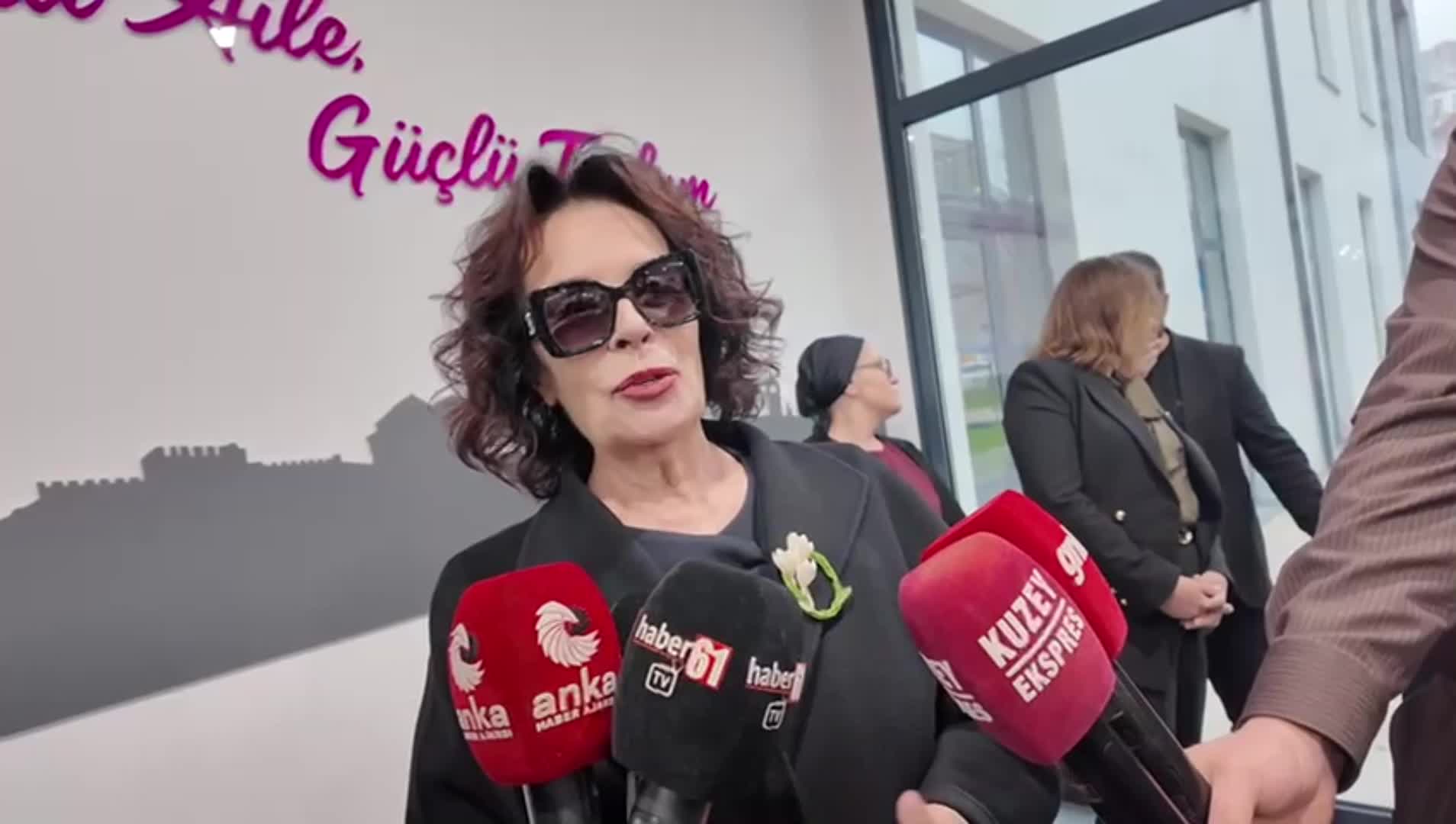 Hülya Koçyiğit Trabzon Kadın Yaşam ve İstihdam Merkezi'ni ziyaret etti