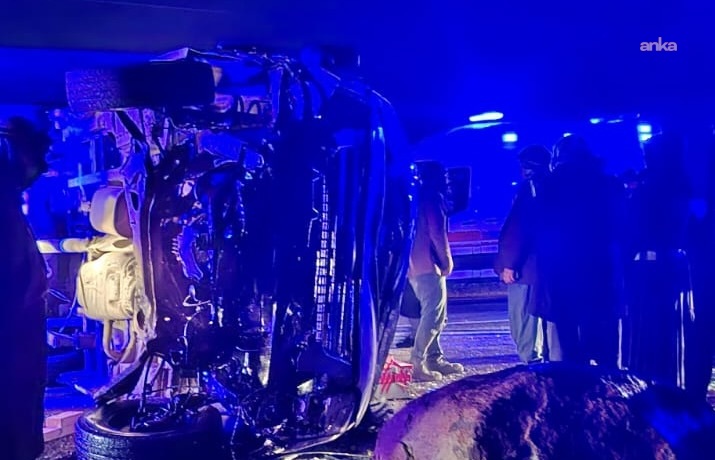 Diyarbakır’da işçileri taşıyan minibüs devrildi: 16 yaralı