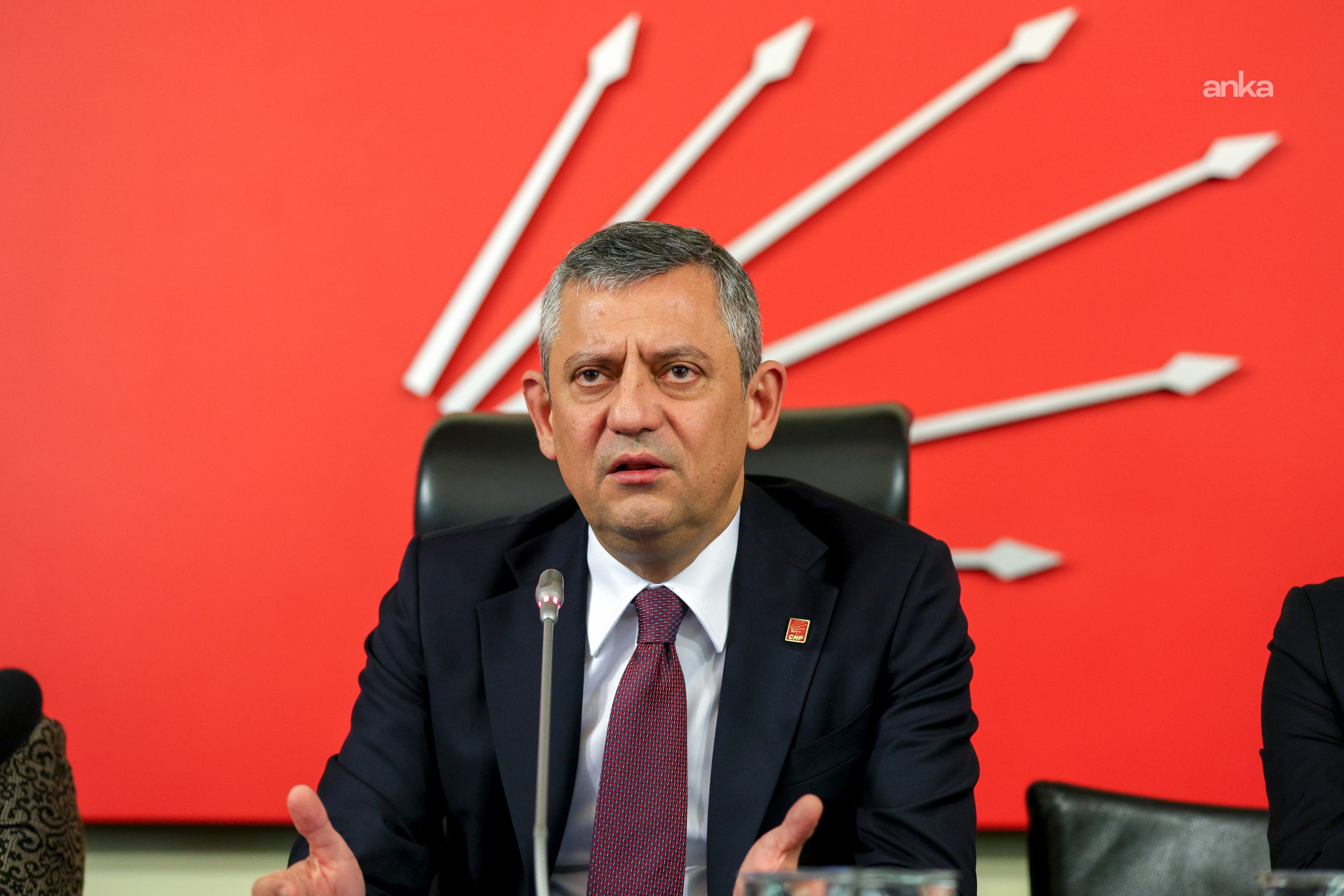Özgür Özel: Suriye’nin Humus kentinde Alevilerin ibadet ettiği İmam Ali bin Ebu Talib Camii’ne yönelik bombalı saldırıyı lanetliyoruz