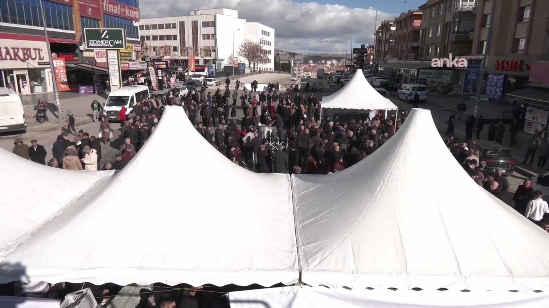 CHP'li Adnan Beker: "Hamsinin kilosu bugün 150 lira. Alamıyor insanlar ama bugün Altındağ'da 10 bin ailemiz hamsiyle buluştu"