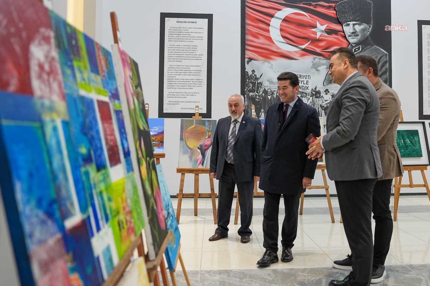 Ortahisar Belediyesi'nin burs kampanyasına ressamlardan anlamlı destek