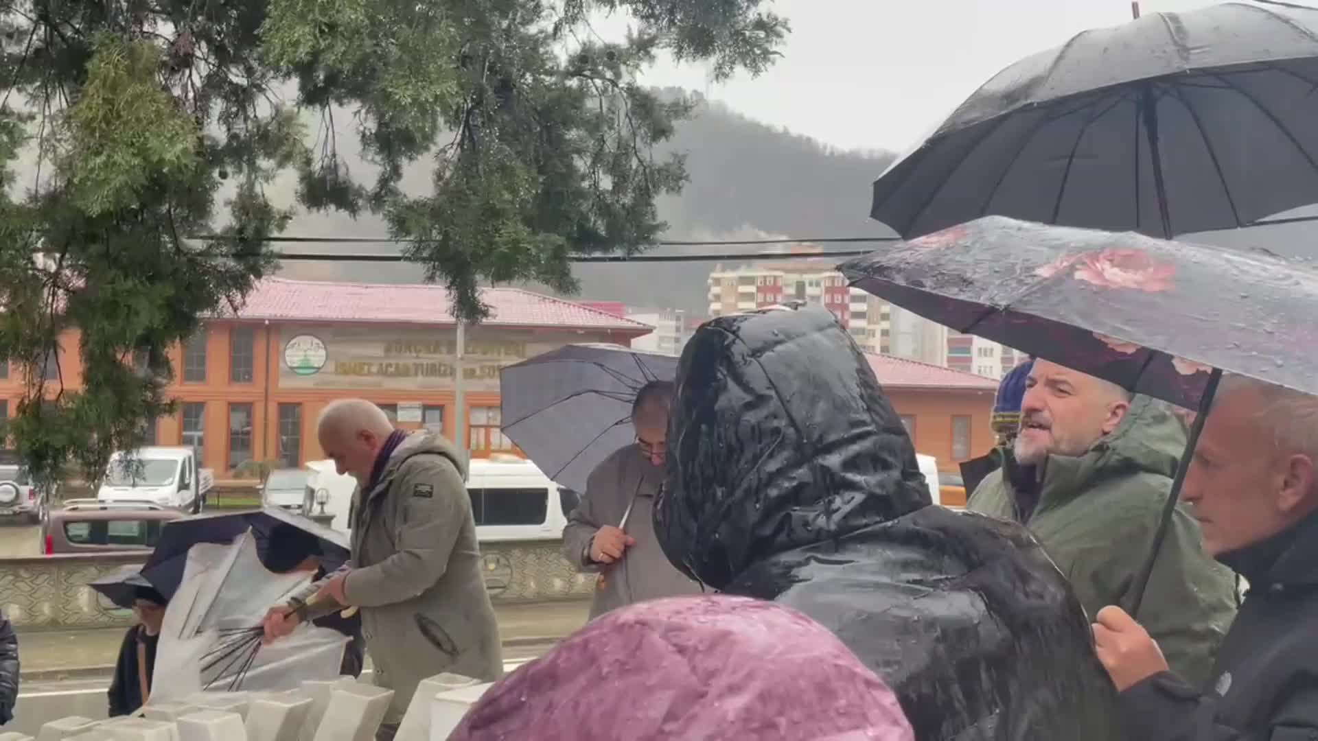 Devrimci Erkan Uzuneminağaoğlu, ölümünün 45. yılında Borçka'daki mezarı başında anıldı