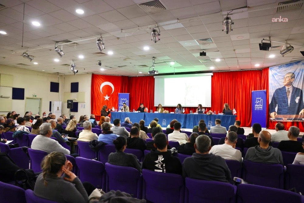 “Alaçatı kimliğine sahip çıkıyor”: Alaçatı Kentsel Tasarım Rehberi esnafla paylaşıldı