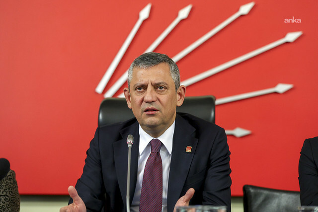 Özgür Özel'den hastanede tedavi gören Hüsamettin Cindoruk'a geçmiş olsun dileği