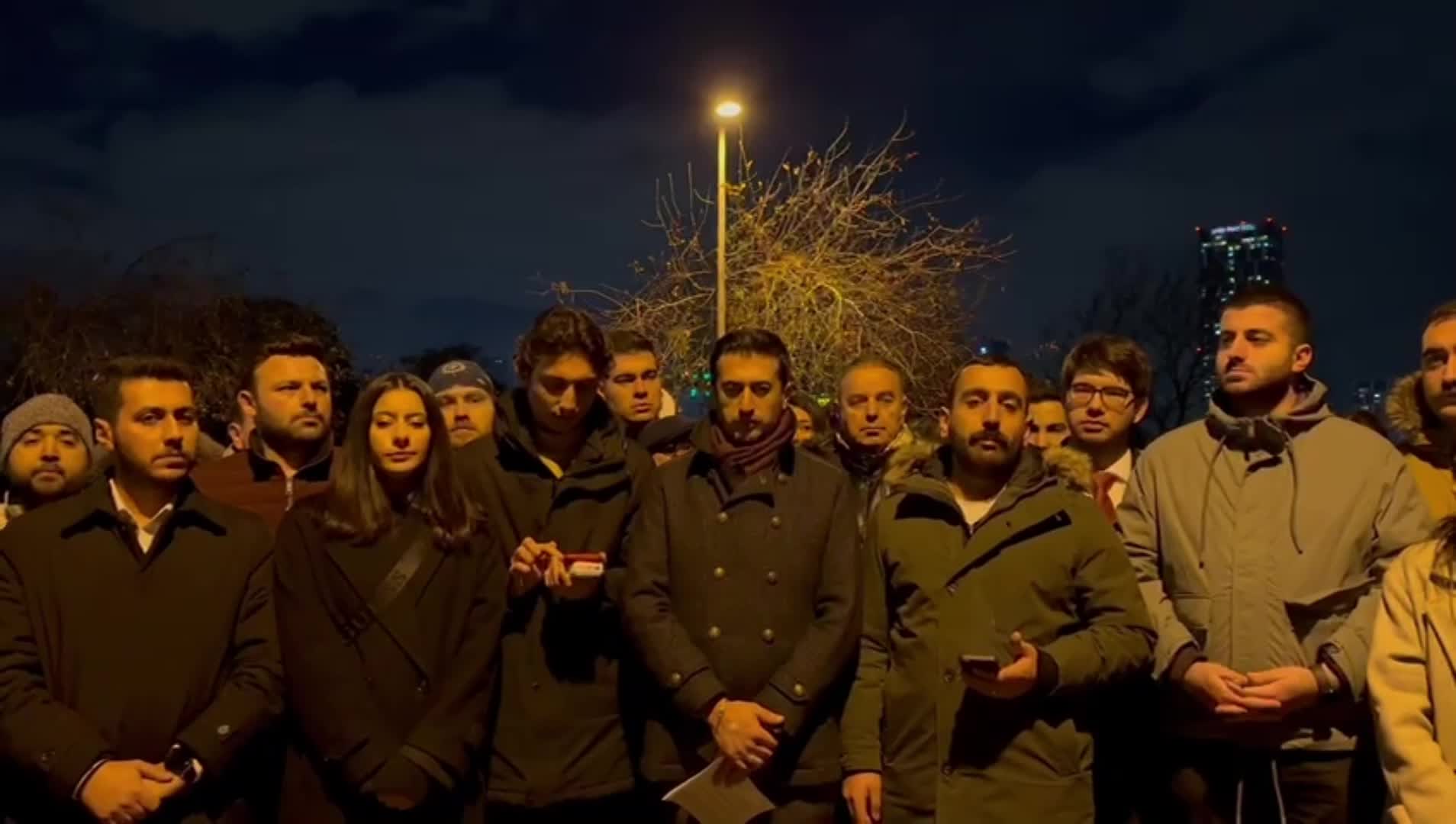 Yüzde 27'lik asgari ücret artışını protesto eyleminden sonra gözaltına alınan CHP Kadıköy yöneticisi Bilge Kaan Şarbat tutuklandı...  Erdem Kara: "Yargı sopası ile siyaseti dizayn etmenize izin vermeyeceğiz"