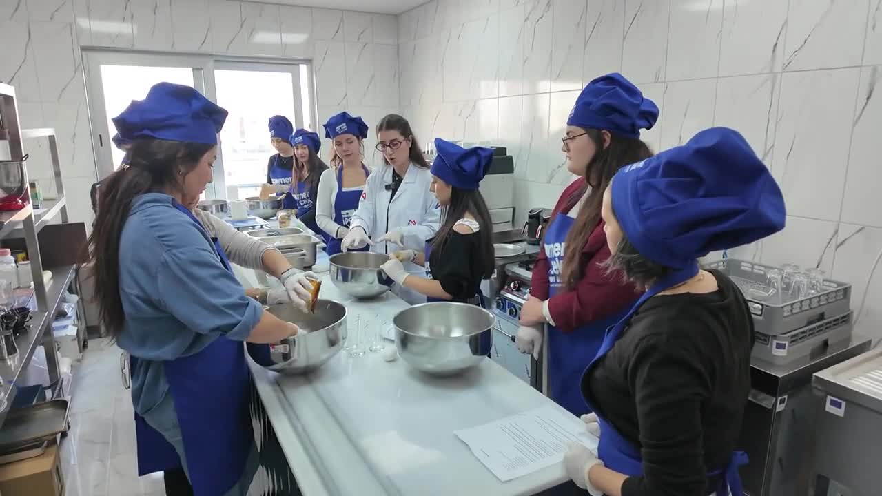Mersin Büyükşehir Belediyesi Halkkent MERCEK’te yeni yıl coşkusu renkli atölyelerle yaşandı