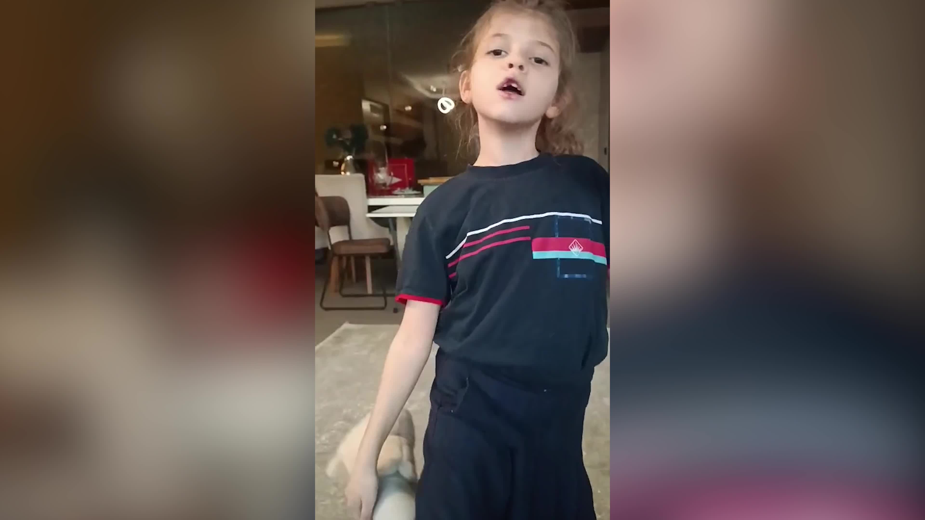 Özgür Özel, Ferdi Zeyrek’in kızları Elif ve Zeynep’i okula götürdü