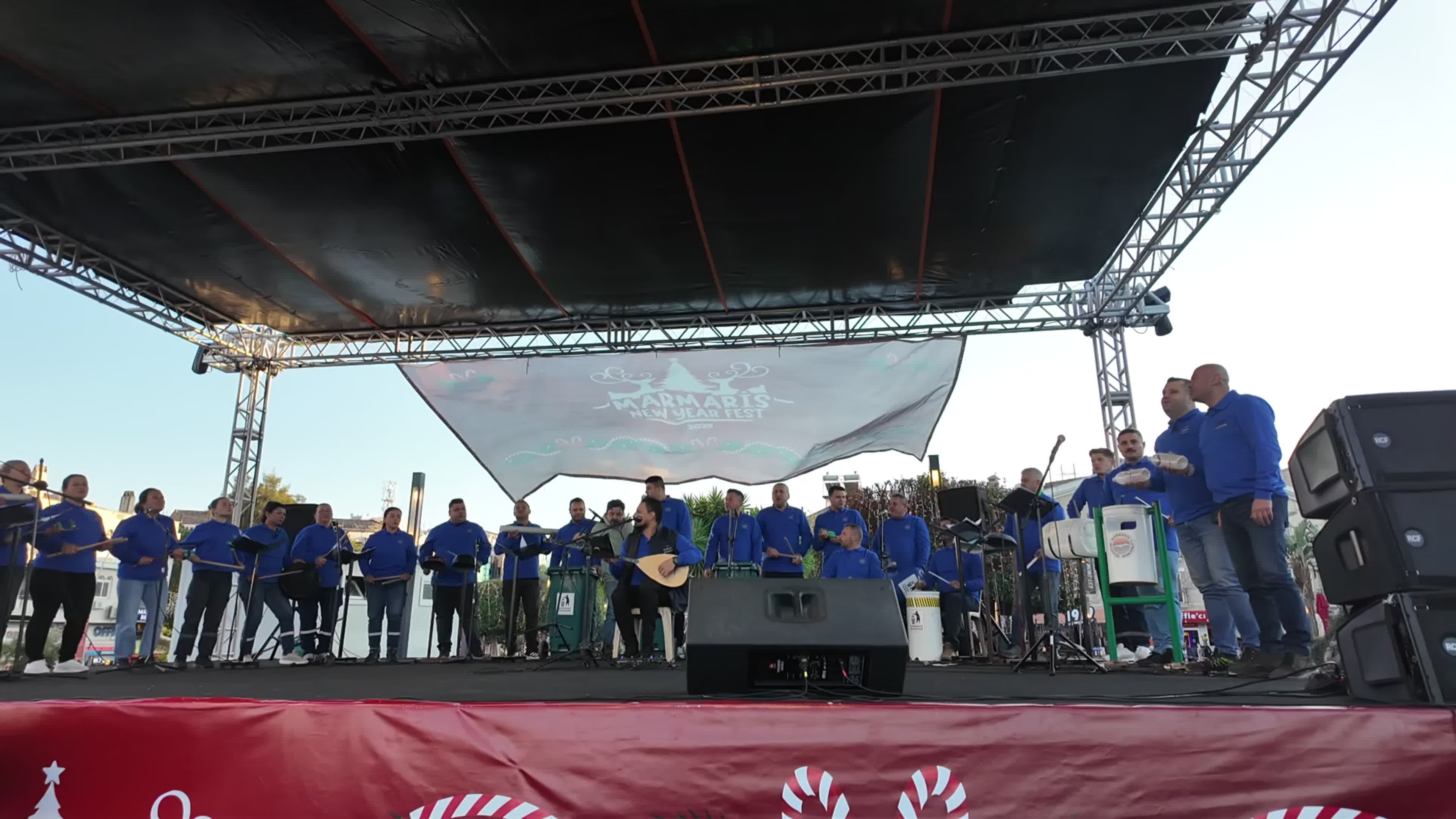 Marmaris Belediyesi Sıfır Atık Orkestrası, “Yeni Yıl Festivali”nde sahne aldı