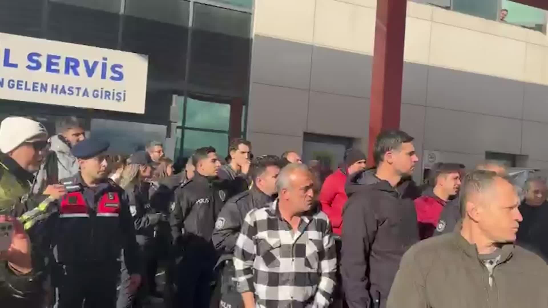 Yalova'da hastaneye getirilen DEAŞ'lılara vatandaş tepki gösterdi