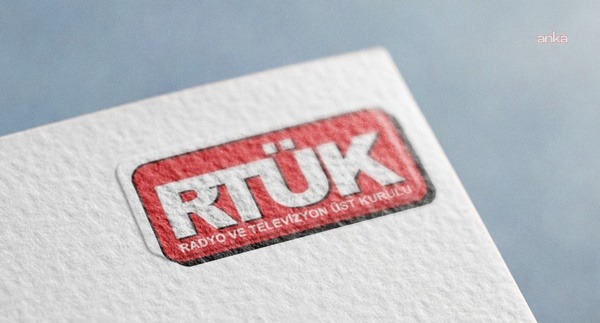 RTÜK: DEAŞ terör örgütü üyelerine yapılan operasyon kapsamında her türlü haber, röportaj, görüntü, paylaşım ve benzeri yayınların yapılmaması, mevcut içeriklerin ise derhâl yayından kaldırılmasına karar verilmiştir