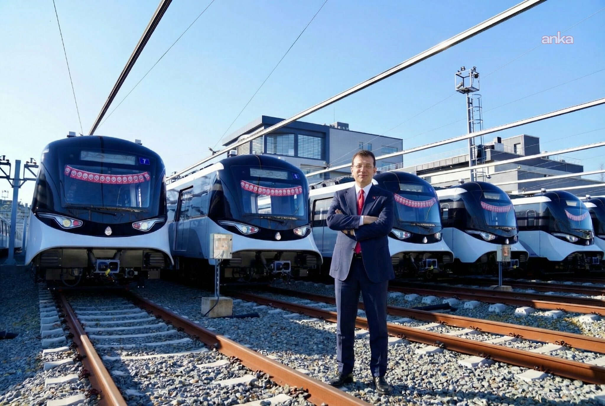 İmamoğlu: Bugün 40 adet yeni metro aracımızı teslim aldık, ekonomik krize rağmen yatırımlar sürüyor