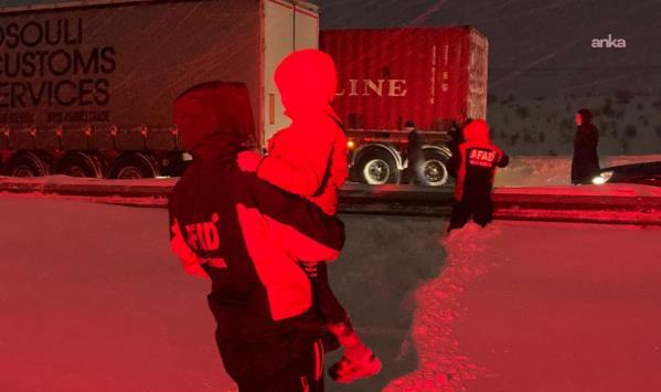 AFAD: Yoğun kar yağışının yaşandığı illerimizdeki gelişmeler takip ediliyor, TAMP kapsamında gerekli çalışmalar yürütülmektedir