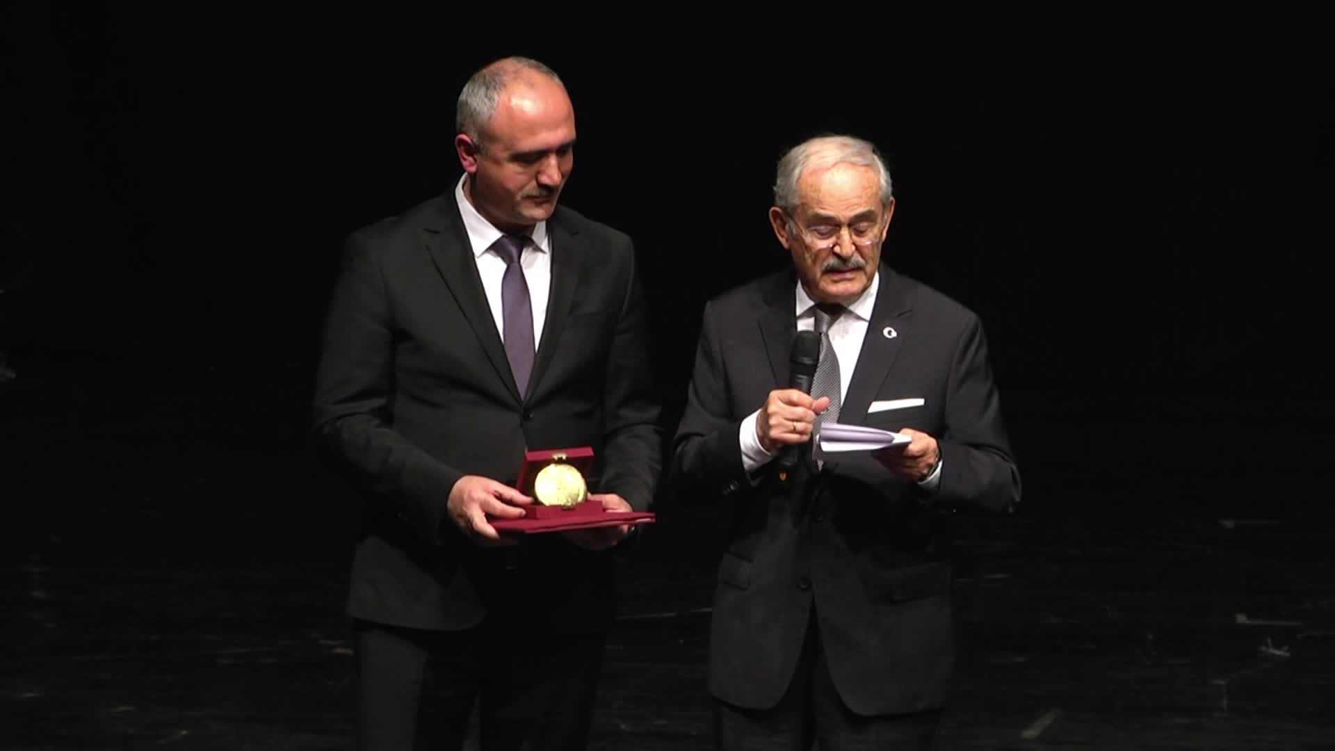 Yılmaz Büyükerşen: Siyaseten kendimi emekli ettiğimi duyuruyorum