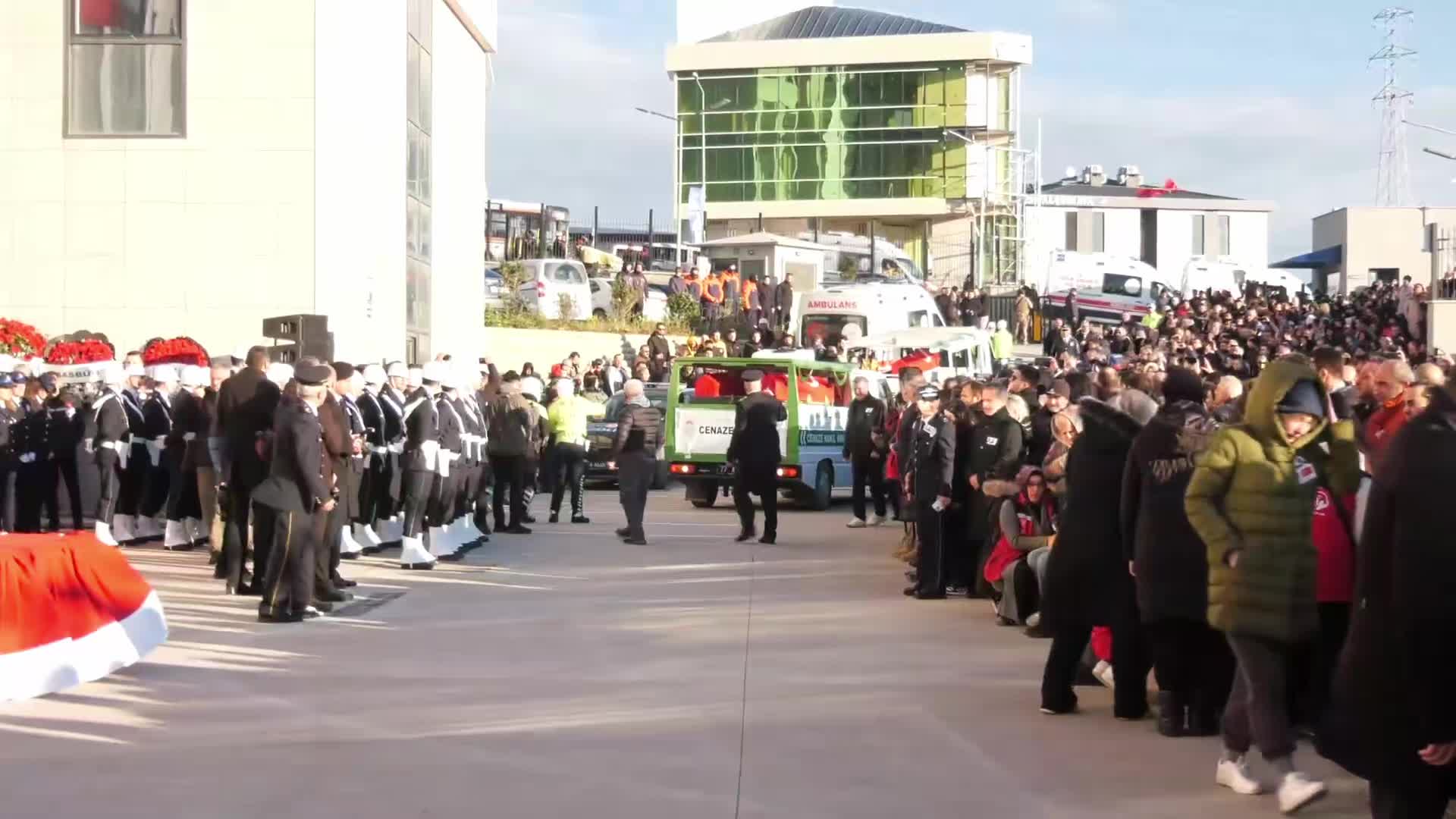 Yalova şehitleri son yolculuklarına uğurlanıyor... Yerlikaya: Bu vatanı terörle dize getirmeye çalışanlara bugüne değin nasıl fırsat vermediysek, bundan sonra da asla fırsat vermeyeceğiz