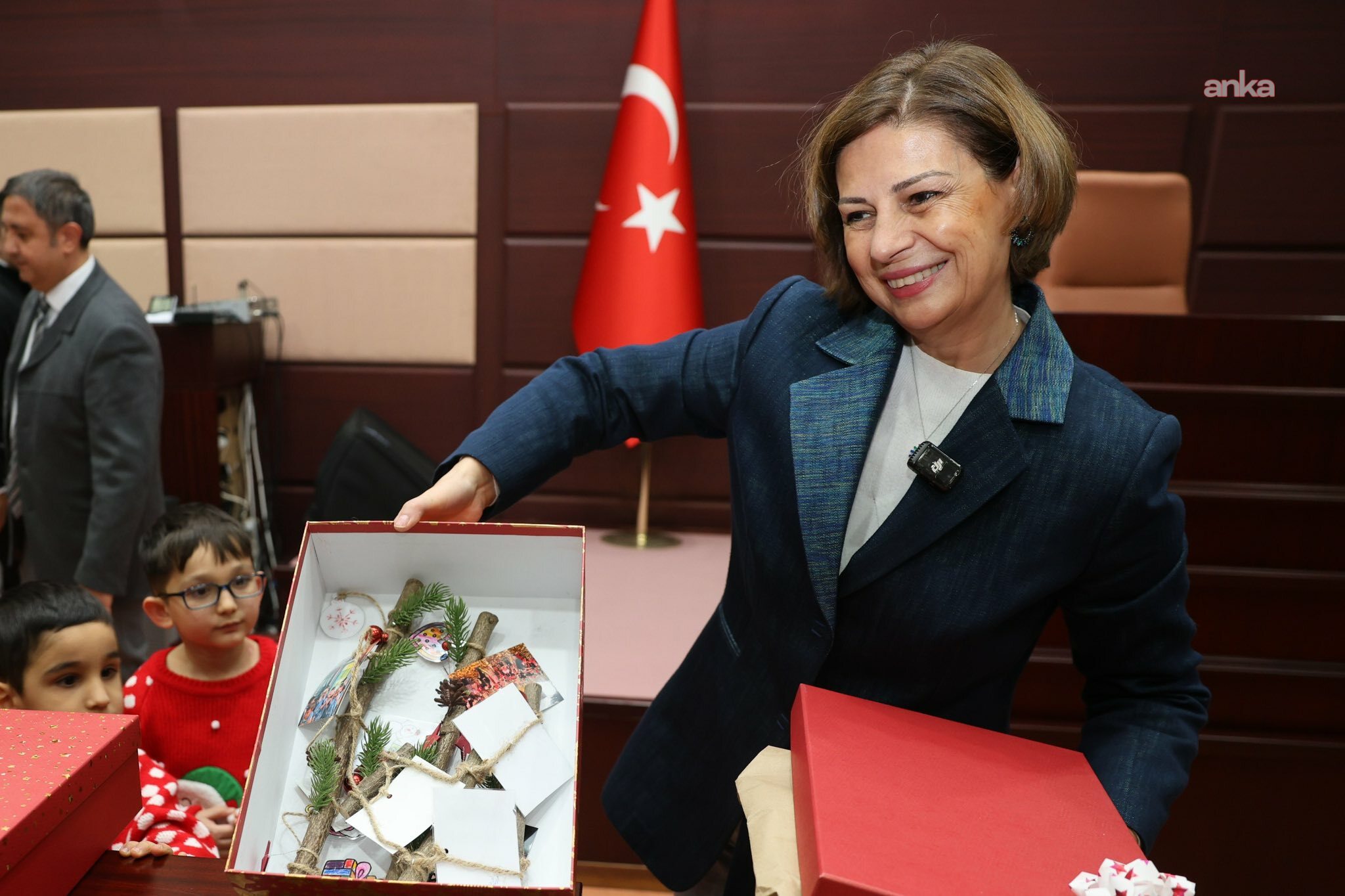 Eskişehir Büyükşehir Belediye Başkanı Ünlüce, yeni yıl coşkusunu çocuklarla birlikte yaşadı