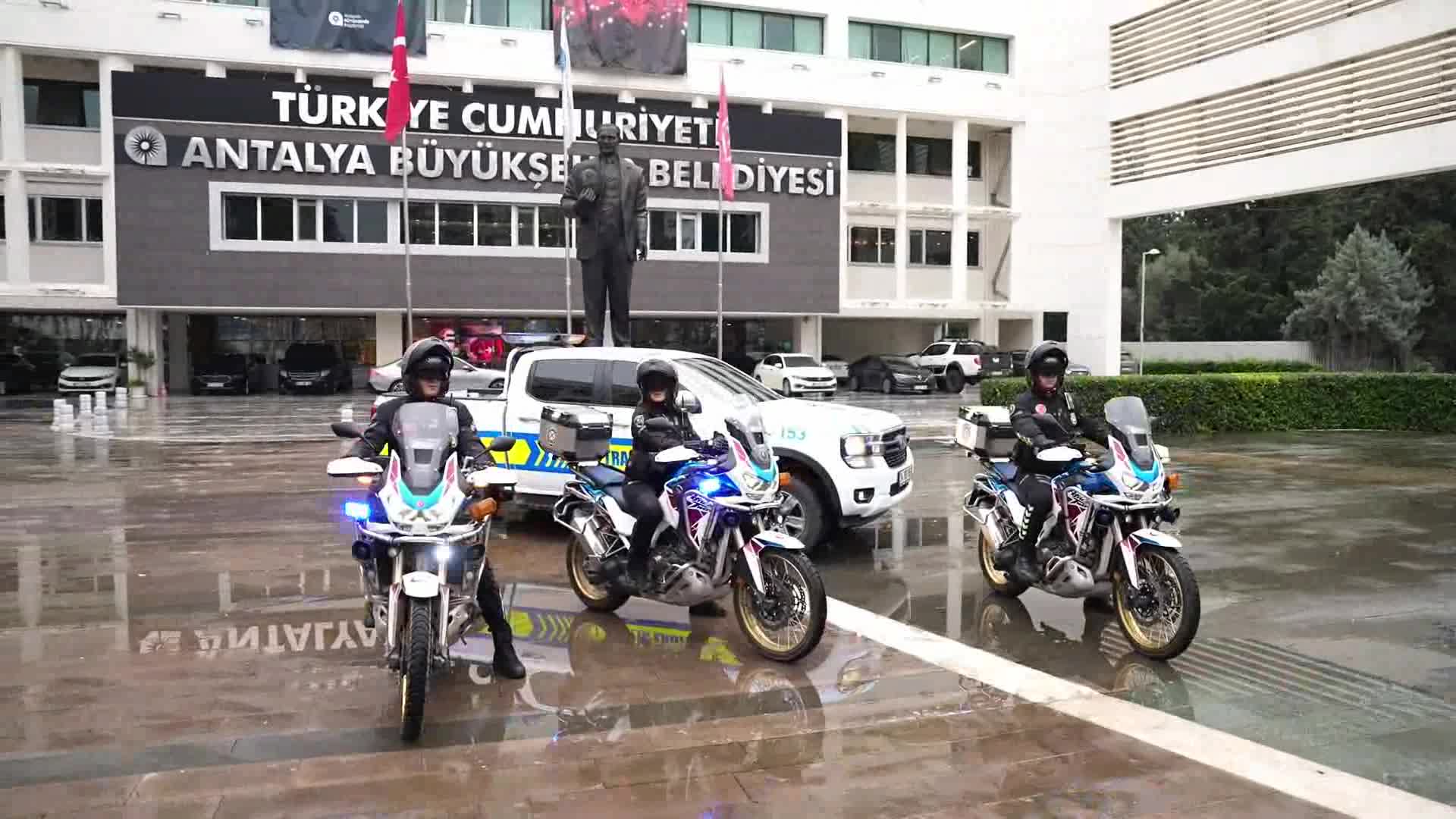 Antalya Büyükşehir Belediyesi, Cumhuriyet Meydanı’nda gerçekleştirilecek yeni yıl kutlamalarını iptal etti