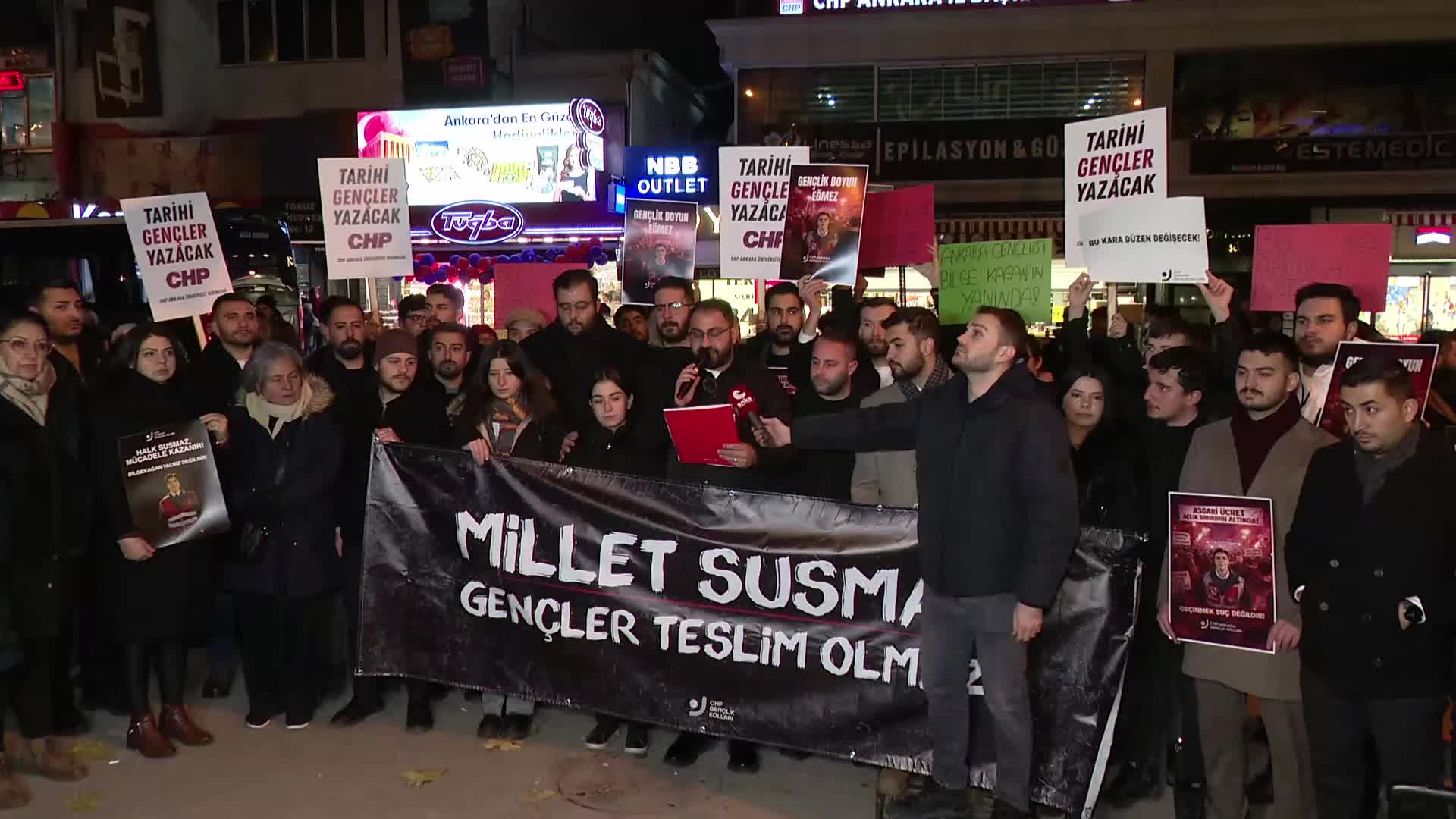 CHP Gençlik Kollarından 81 ilde ortak açıklama: Çizdiğiniz sınırlara hapsolmayacağız, dayattığınız geleceksizliğe boyun eğmeyeceğiz