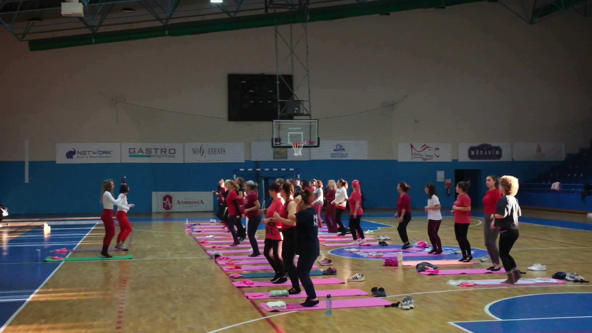 Bodrum Belediyesi'nden yeni yıl öncesi ortak yoga ve pilates buluşması