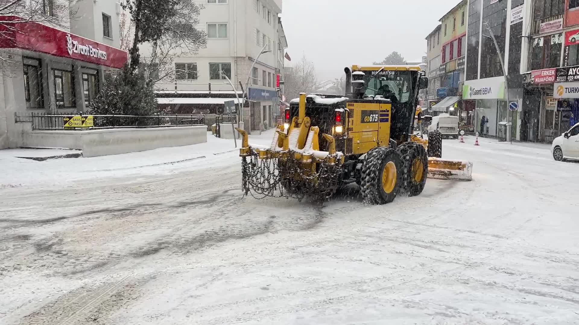 Tunceli’de yoğun kar yağışı etkisini sürdürüyor