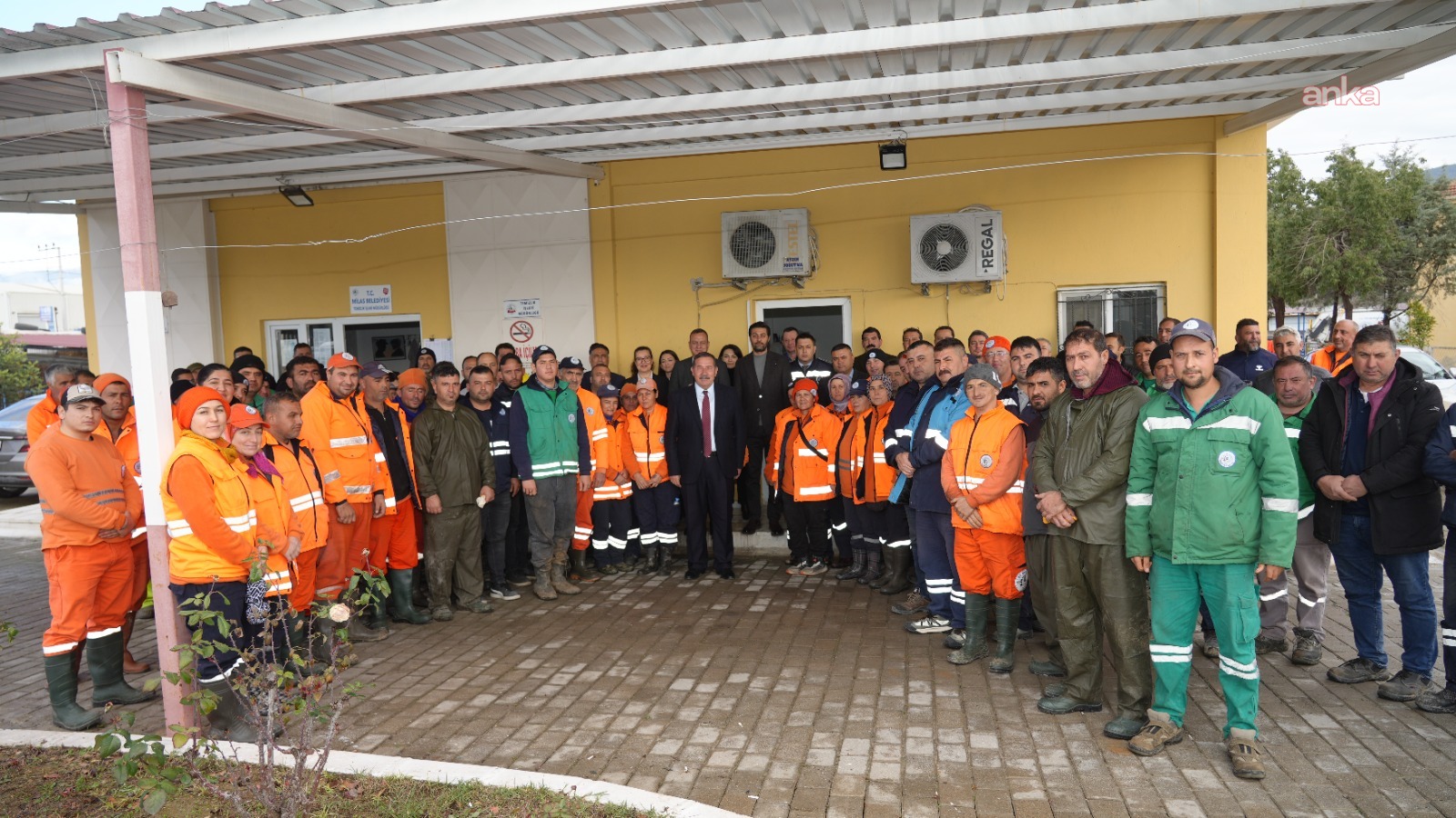 Milas Belediye Başkanı Topuz, personelin yeni yılını kutladı