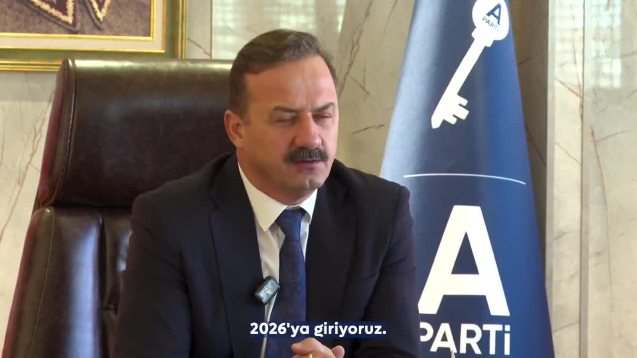 Yavuz Ağıralioğlu'ndan yeni yıl mesajı: "İçinde huzurla yaşayacağınız memleketimiz için gece gündüz mücadele edeceğiz"
