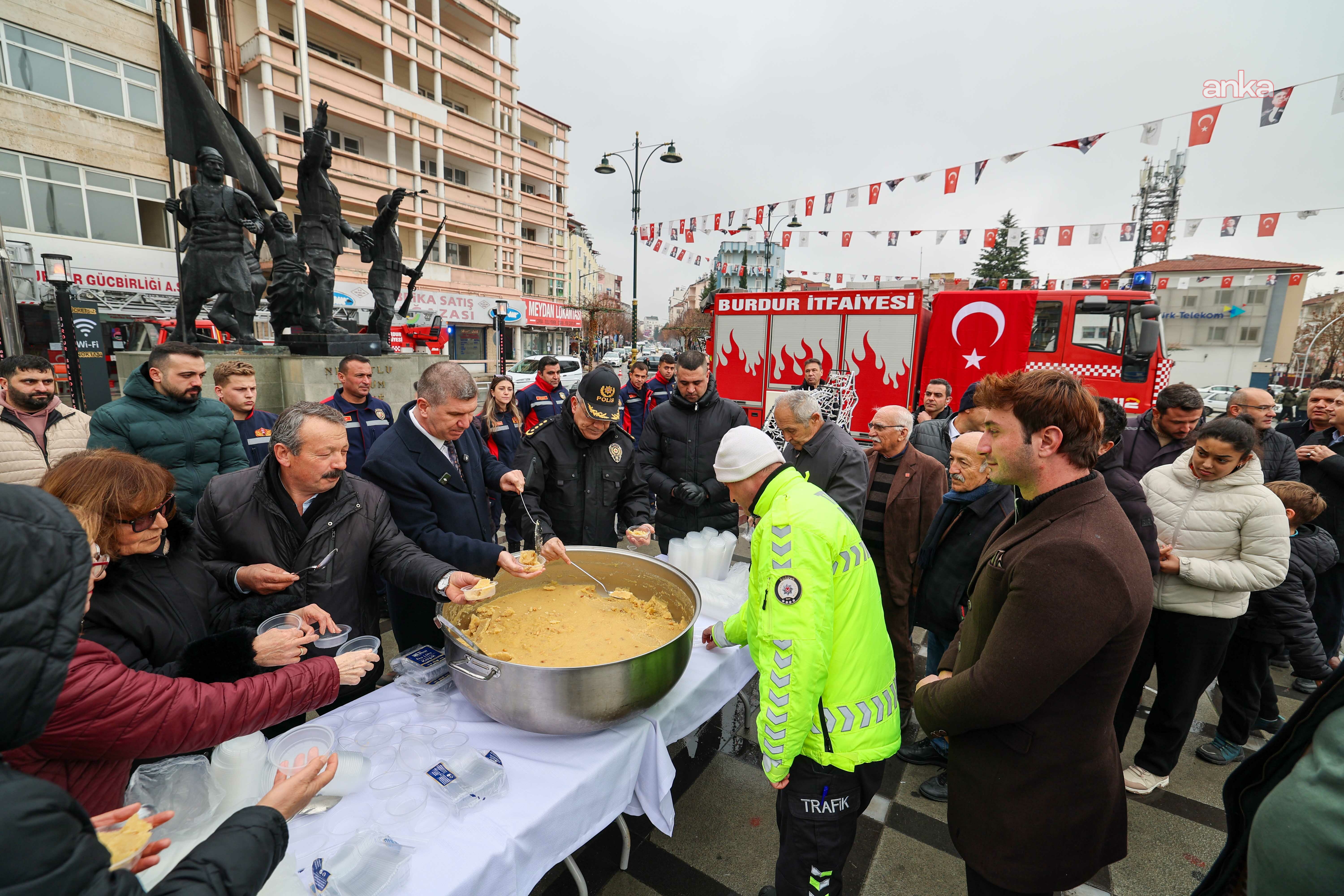 Burdur Belediyesi’nden şehit polisler için helva hayrı