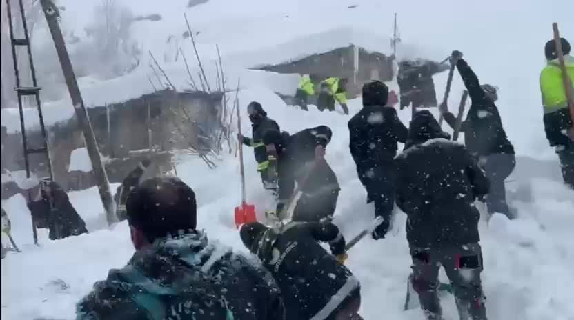Van'da çığ düştü... 61 yaşındaki kadın hayatını kaybetti