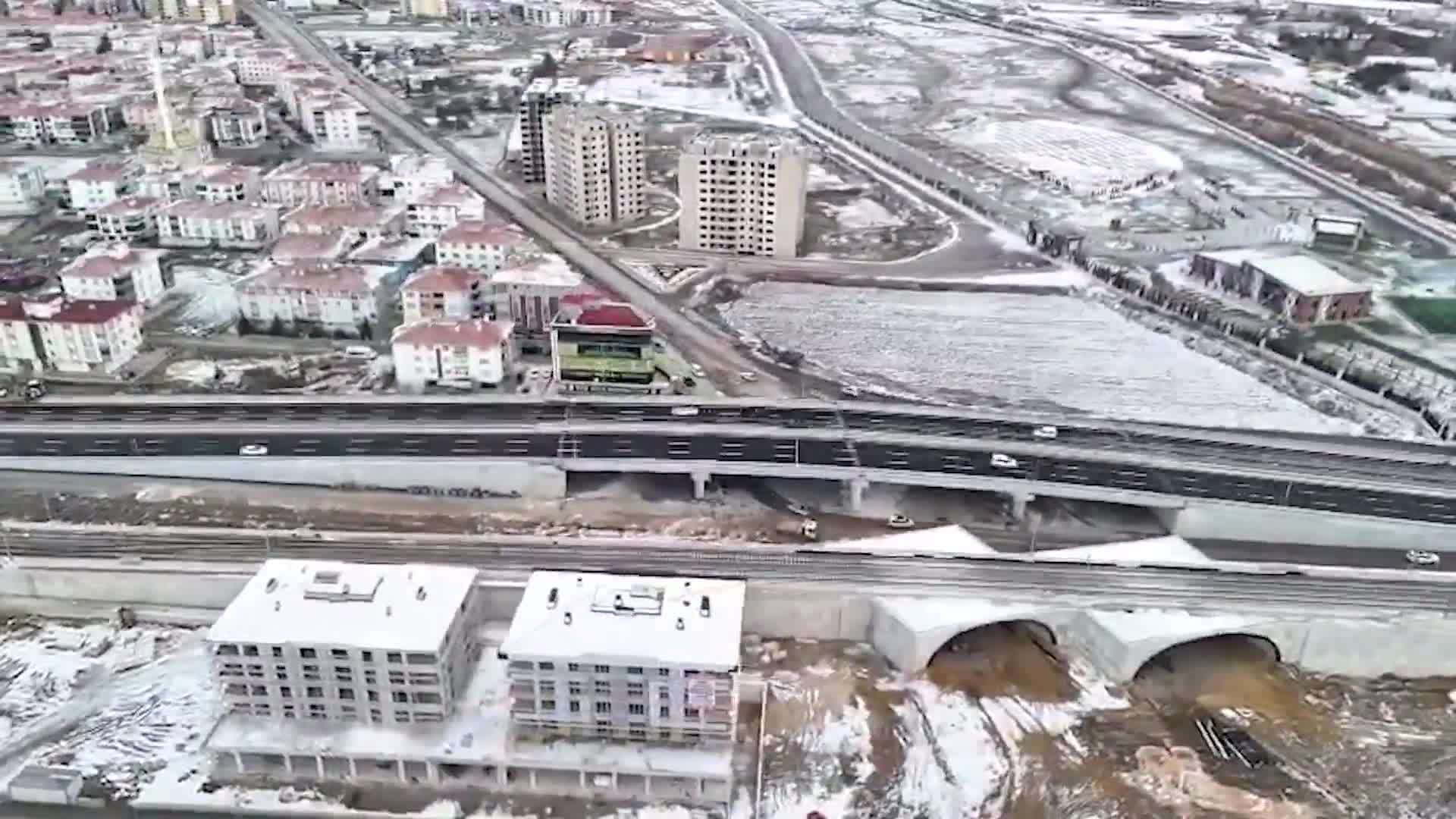 Mansur Yavaş: Ayaş Yolu Necip Fazıl Bulvarı kesişimi Yenikent Girişi Köprüsü Ayaş-şehir merkezi istikameti çift yönlü hizmete açıldı
