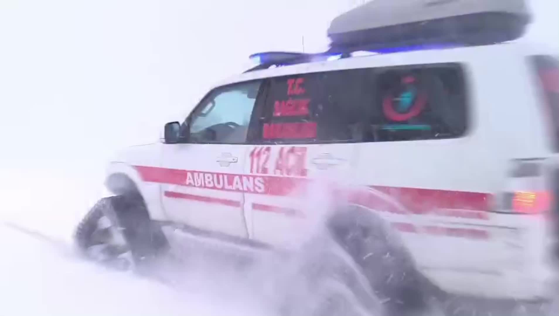 Amasya'da sandalyeden düşen 71 yaşındaki köy sakini için paletli ambulans seferber edildi
