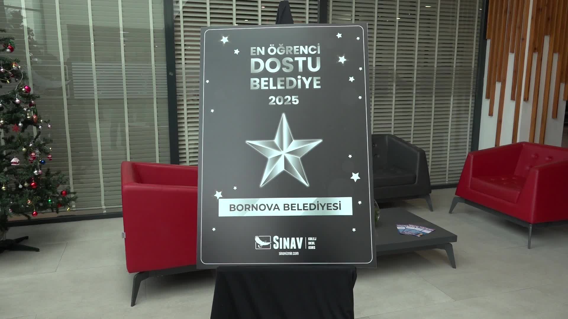 Bornova Belediyesi'ne "İzmir’in En’leri 2025" töreninde ödül