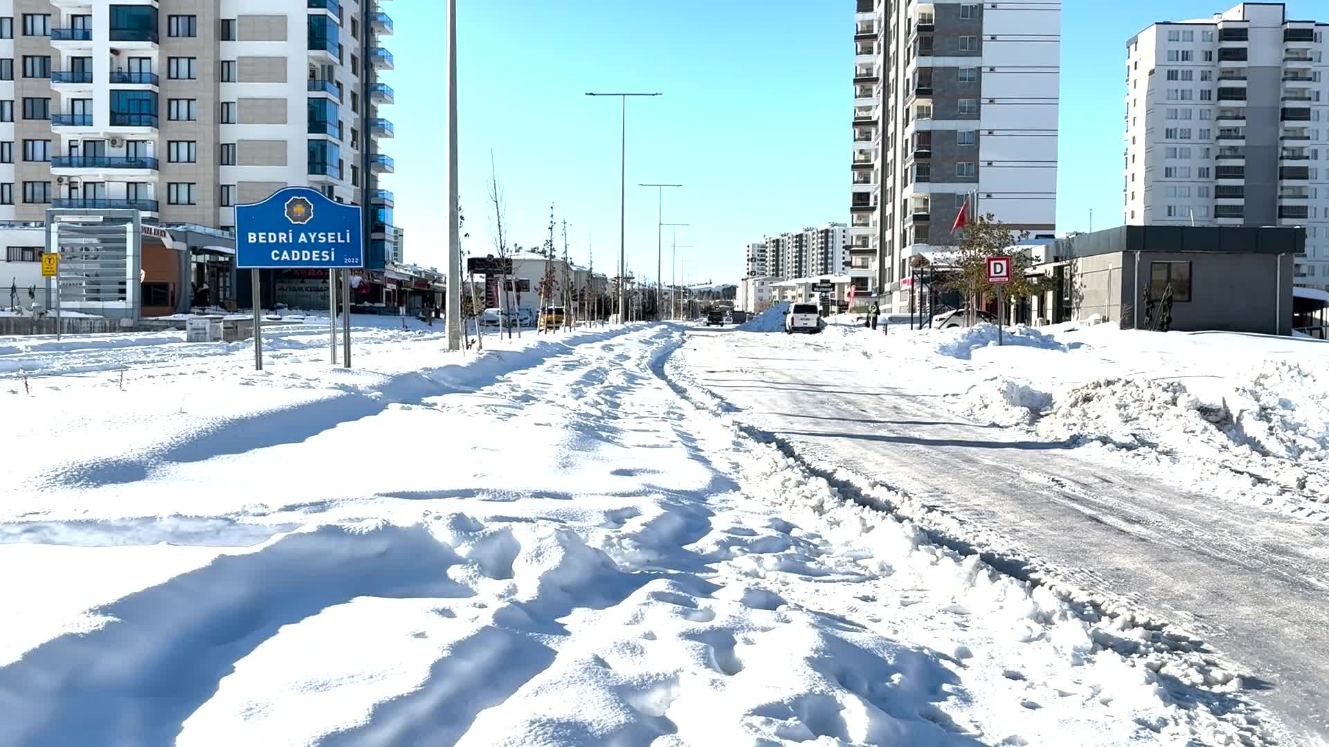 Diyarbakır’da kar yağışı sonrası don ve buzlanma: Yollar buz pistine döndü, tüm uçuşlar iptal edildi
