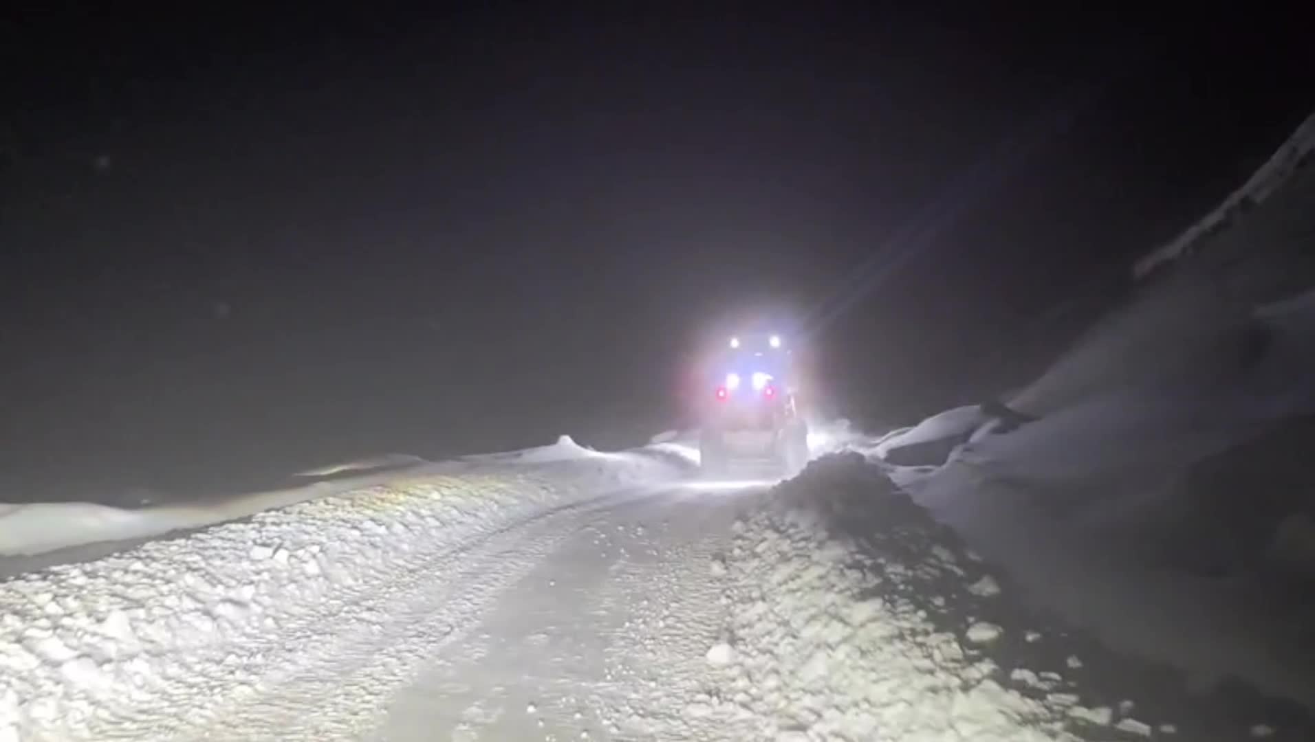 Artvin’de çığ altında kalan çoban için arama çalışmaları üçüncü günde devam ediyor