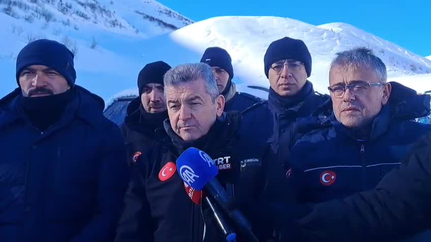 Artvin’de çığ altında arama çalışmaları üçüncü günde devam ediyor... Vali Ergün: "Aktif olarak bölgede 50 arkadaşımız çalışıyor"