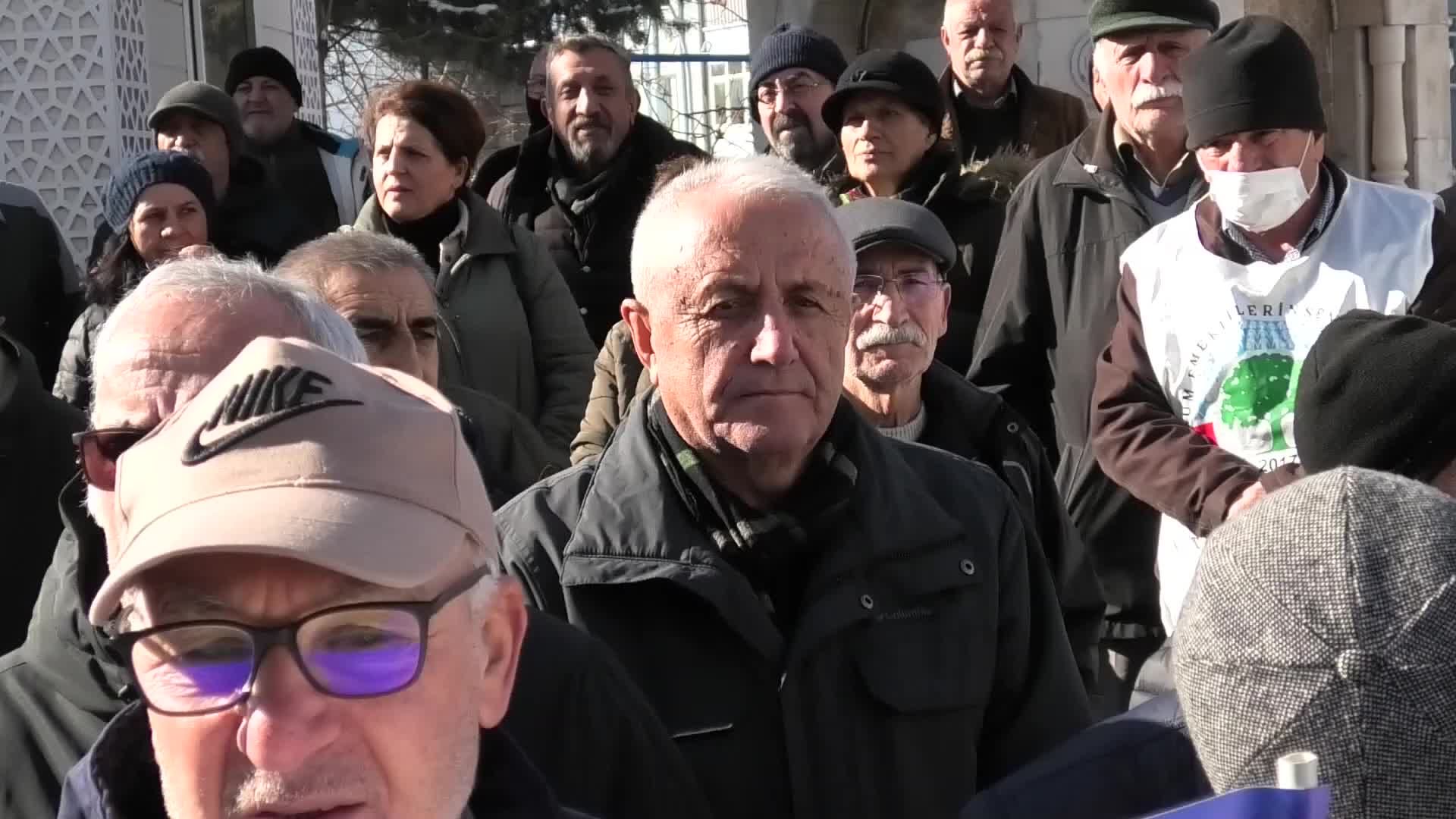 Emekliler, yılın ikinci günü 'seyyanen zam' talebiyle eylem yaptı