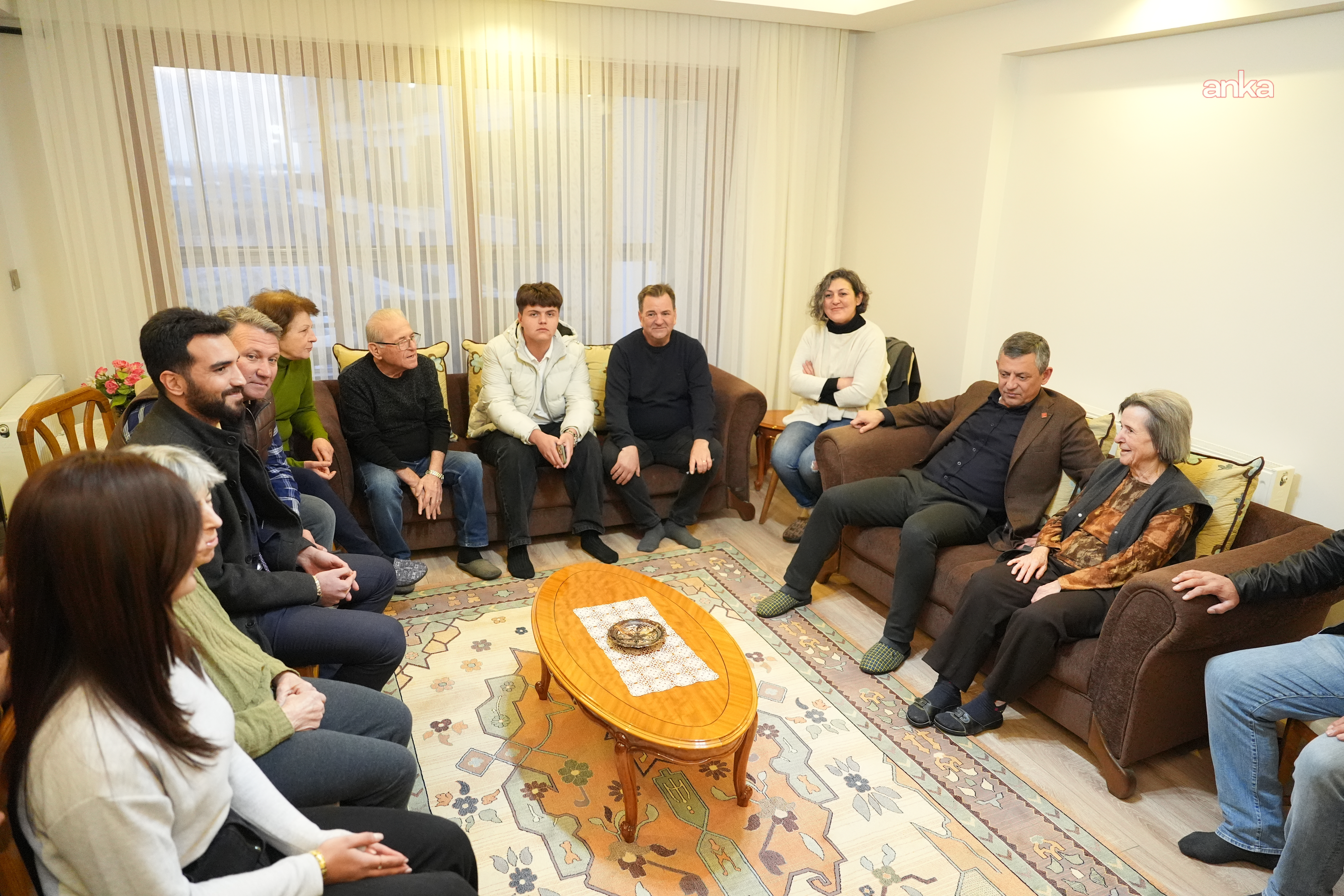 Özgür Özel, Manisa'da akrabasına taziye ziyaretinde bulundu